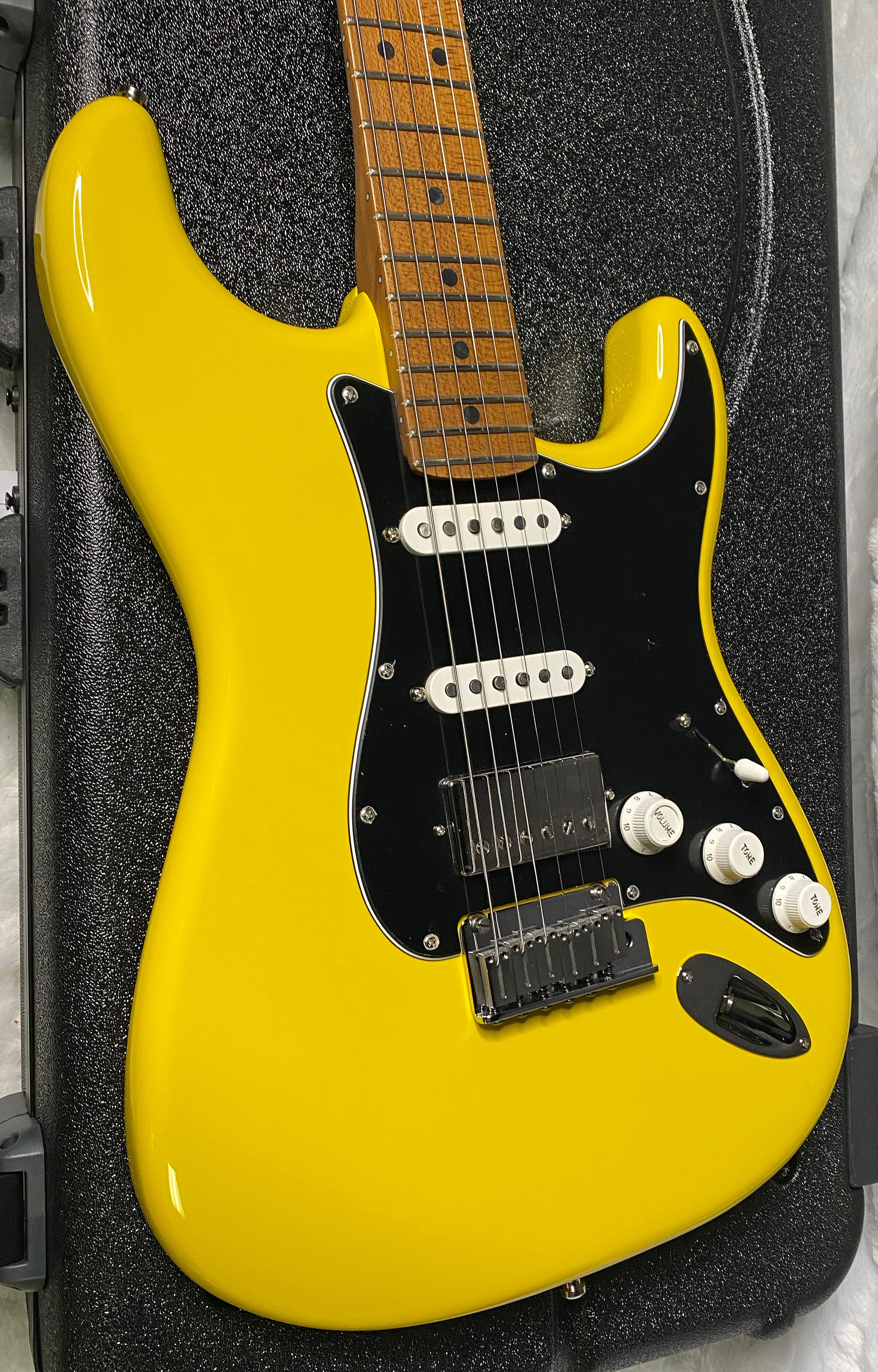 NEW! Fender American Ultra Stratocaster HSS - Dealer Exclusive Limited Edition - Roasted Maple Neck - Graffiti Yellow - In-Stock! 8.2lbs - G0G07070