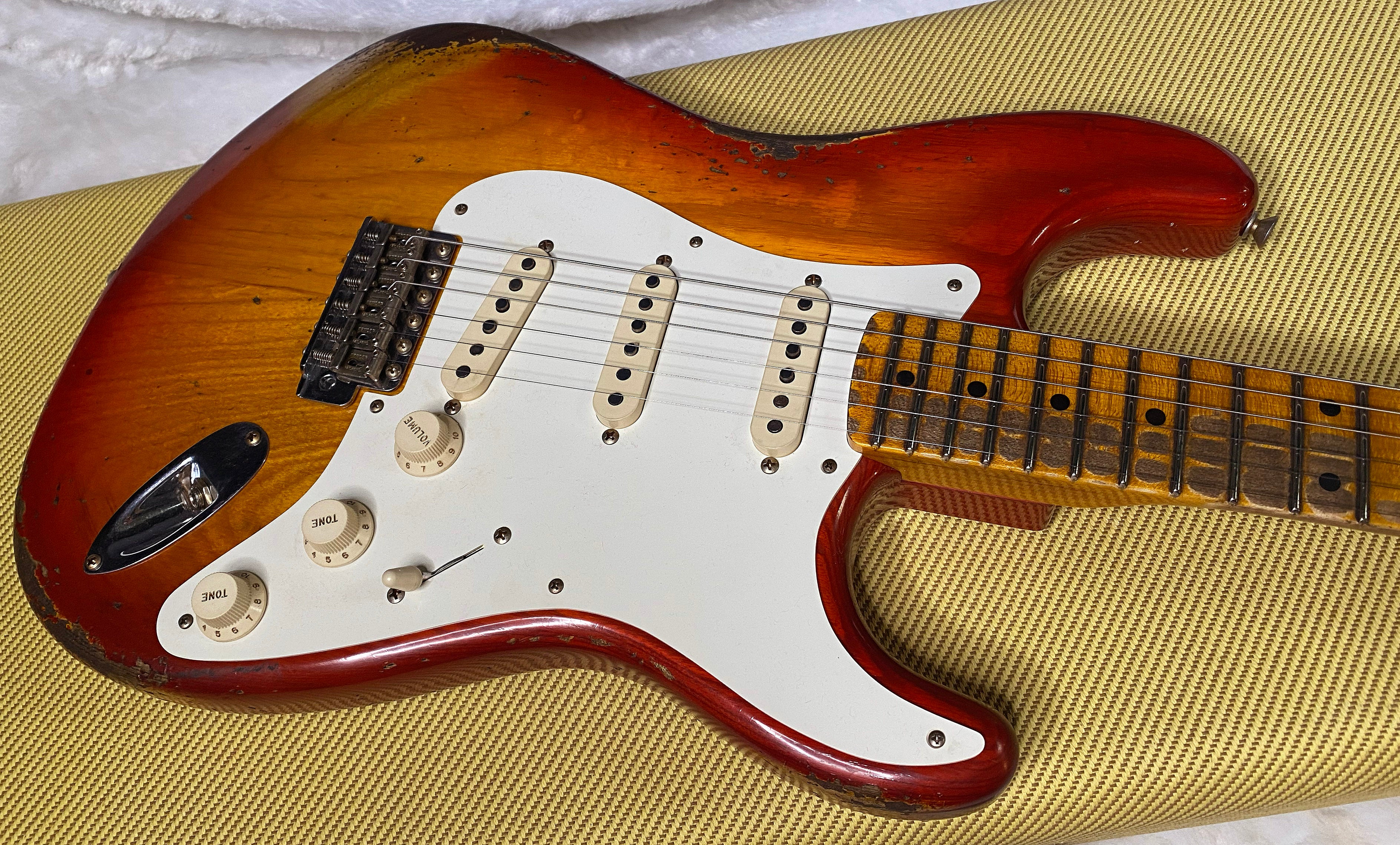 NEW! Fender 1957 Stratocaster Heavy Relic Custom Shop - Aged Cherry Sunburst - Only 7.25lbs - G06387