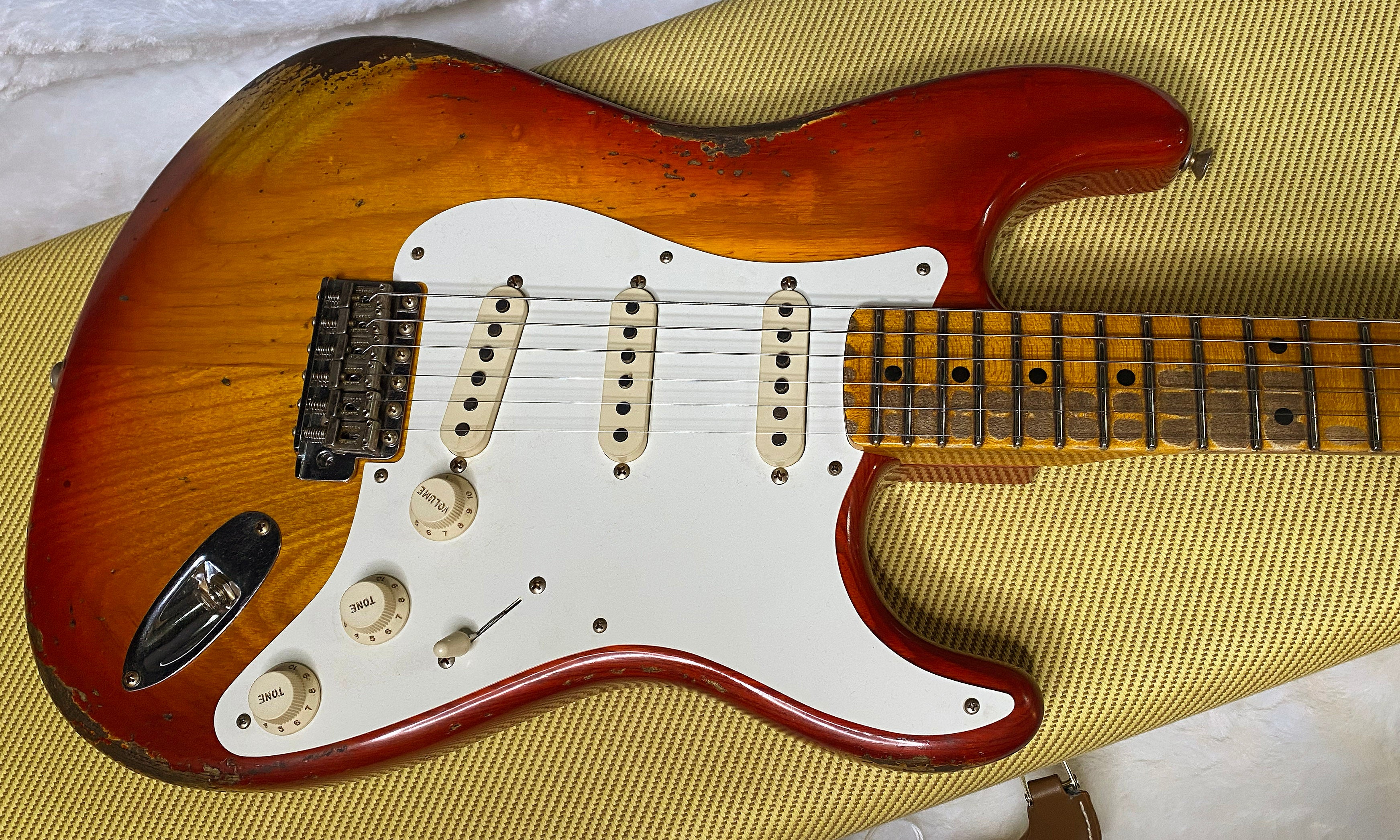 NEW! Fender 1957 Stratocaster Heavy Relic Custom Shop - Aged Cherry Sunburst - Only 7.25lbs - G06387