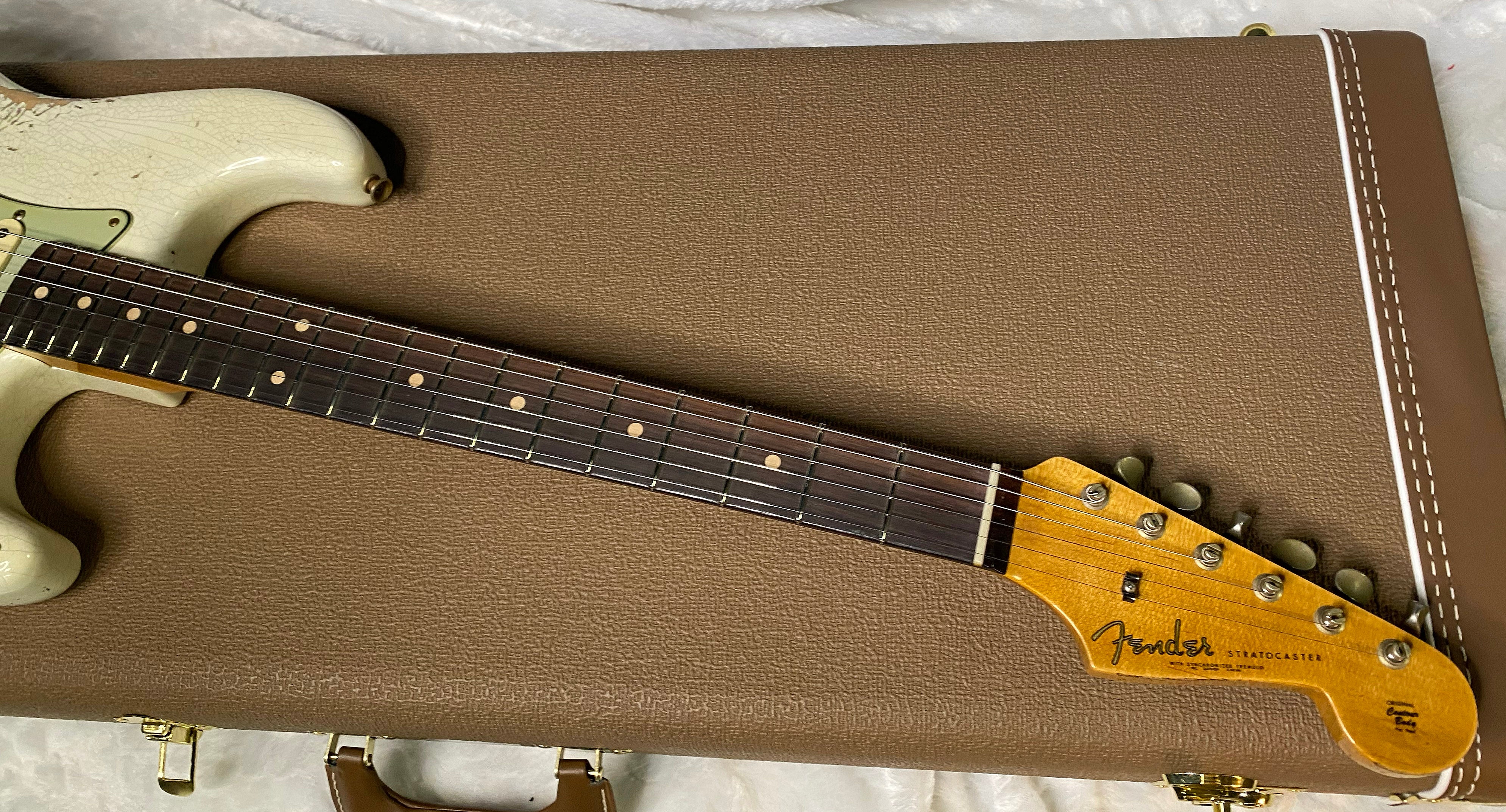 NEW! Fender Custom Shop 62 Heavy Relic Stratocaster - Olympic White Finish - Authorized Dealer - Modern Spec - Handwound Pick Ups - 7.8 lbs - G06381