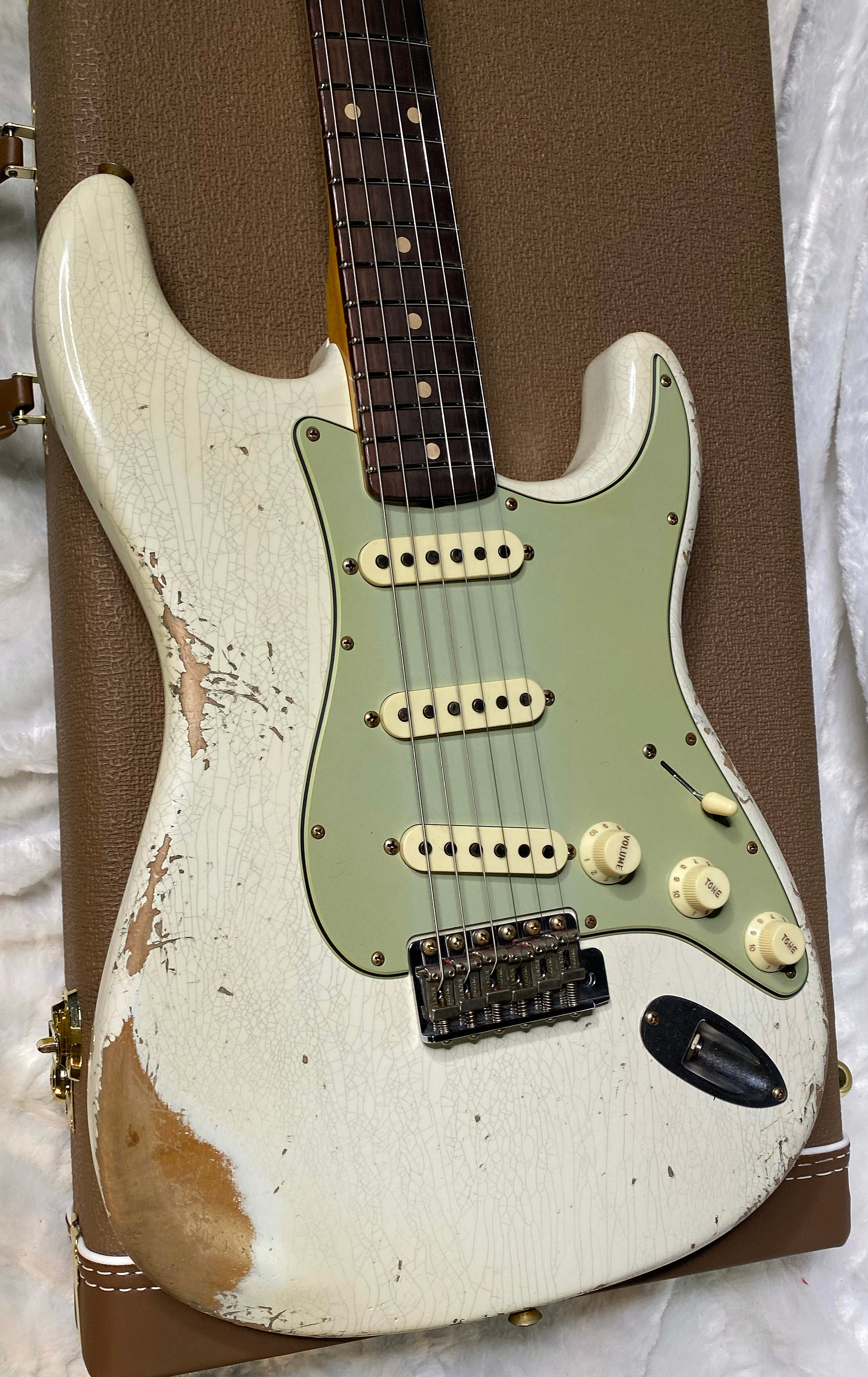 NEW! Fender Custom Shop 62 Heavy Relic Stratocaster - Olympic White Finish - Authorized Dealer - Modern Spec - Handwound Pick Ups - 7.8 lbs - G06381