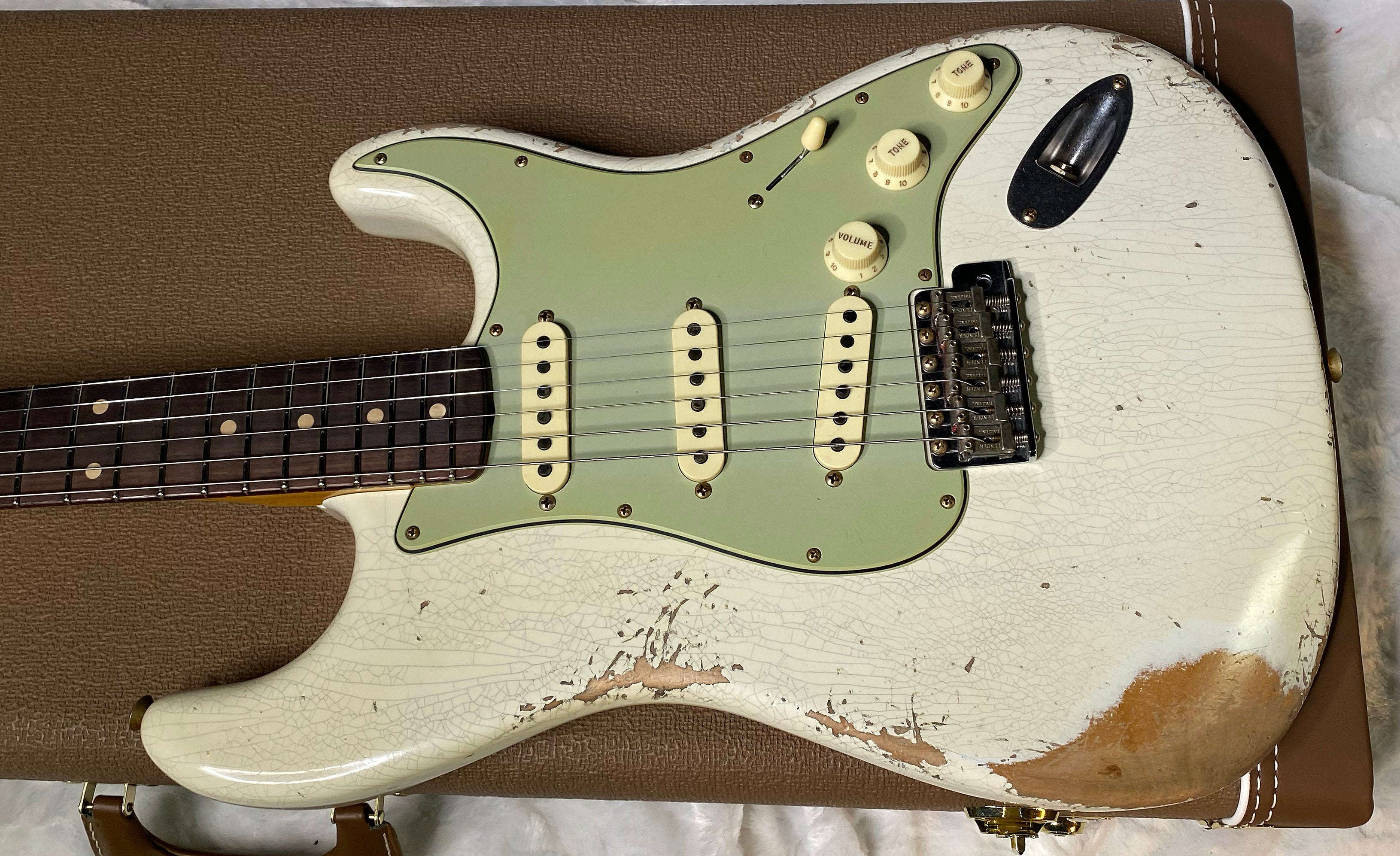 NEW! Fender Custom Shop 62 Heavy Relic Stratocaster - Olympic White Finish - Authorized Dealer - Modern Spec - Handwound Pick Ups - 7.8 lbs - G06381