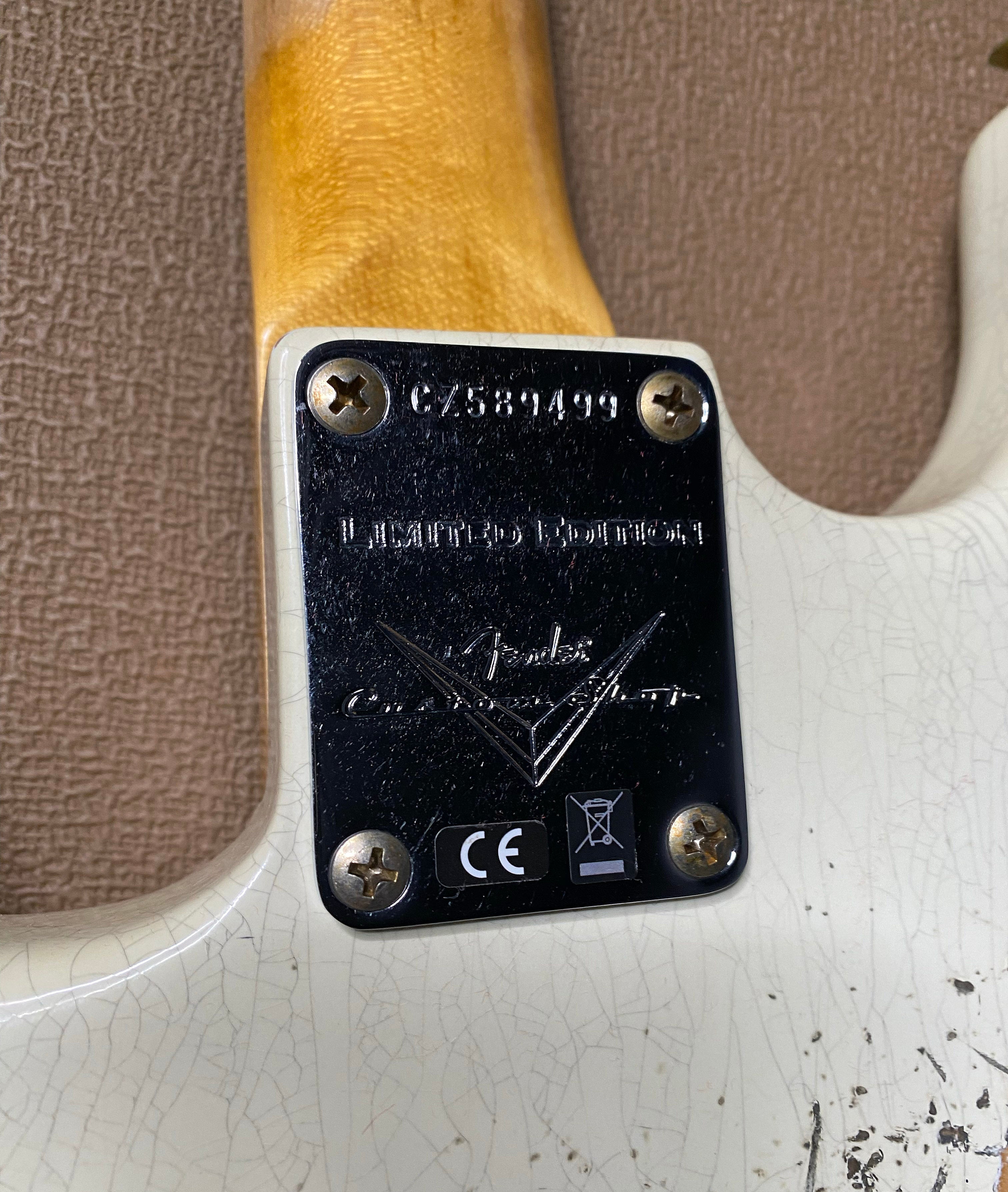 NEW! Fender Custom Shop 62 Heavy Relic Stratocaster - Olympic White Finish - Authorized Dealer - Modern Spec - Handwound Pick Ups - 7.8 lbs - G06381