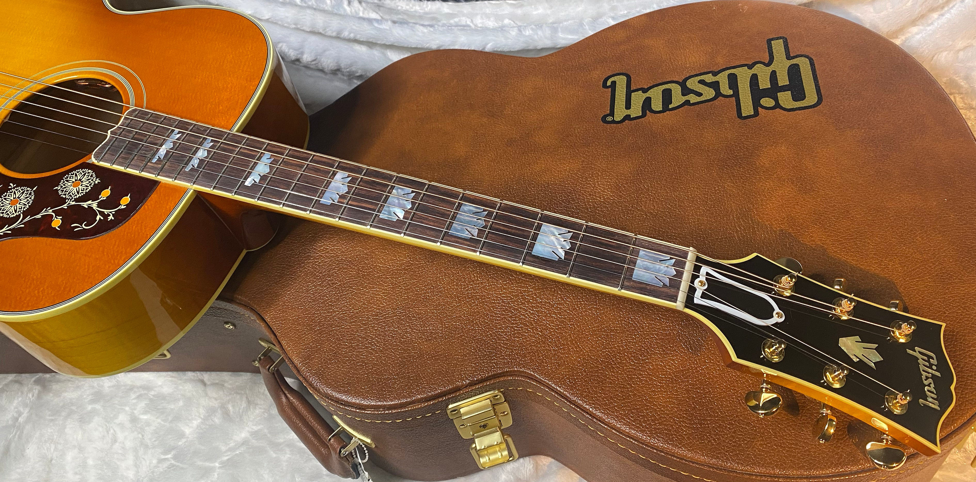 NEW! ! Gibson SJ-200 Original Acoustic Electric - Heritage Cherry Sunburst - Authorized Dealer - 5.2 lbs - G07084