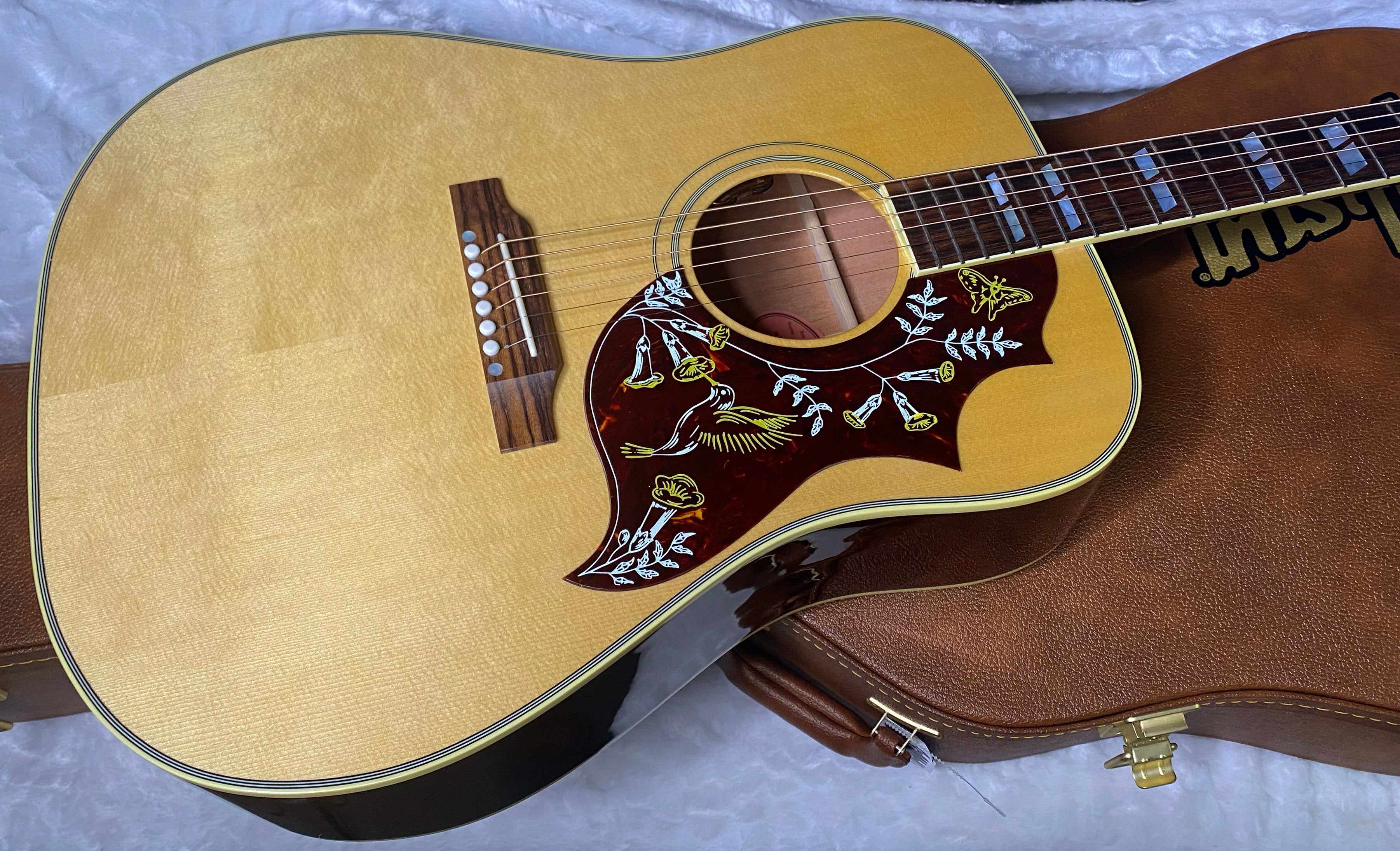 NEW ! Gibson Hummingbird Original - Antique Natural 4.7 lbs - Acoustic Electric - Authorized Dealer - G07083