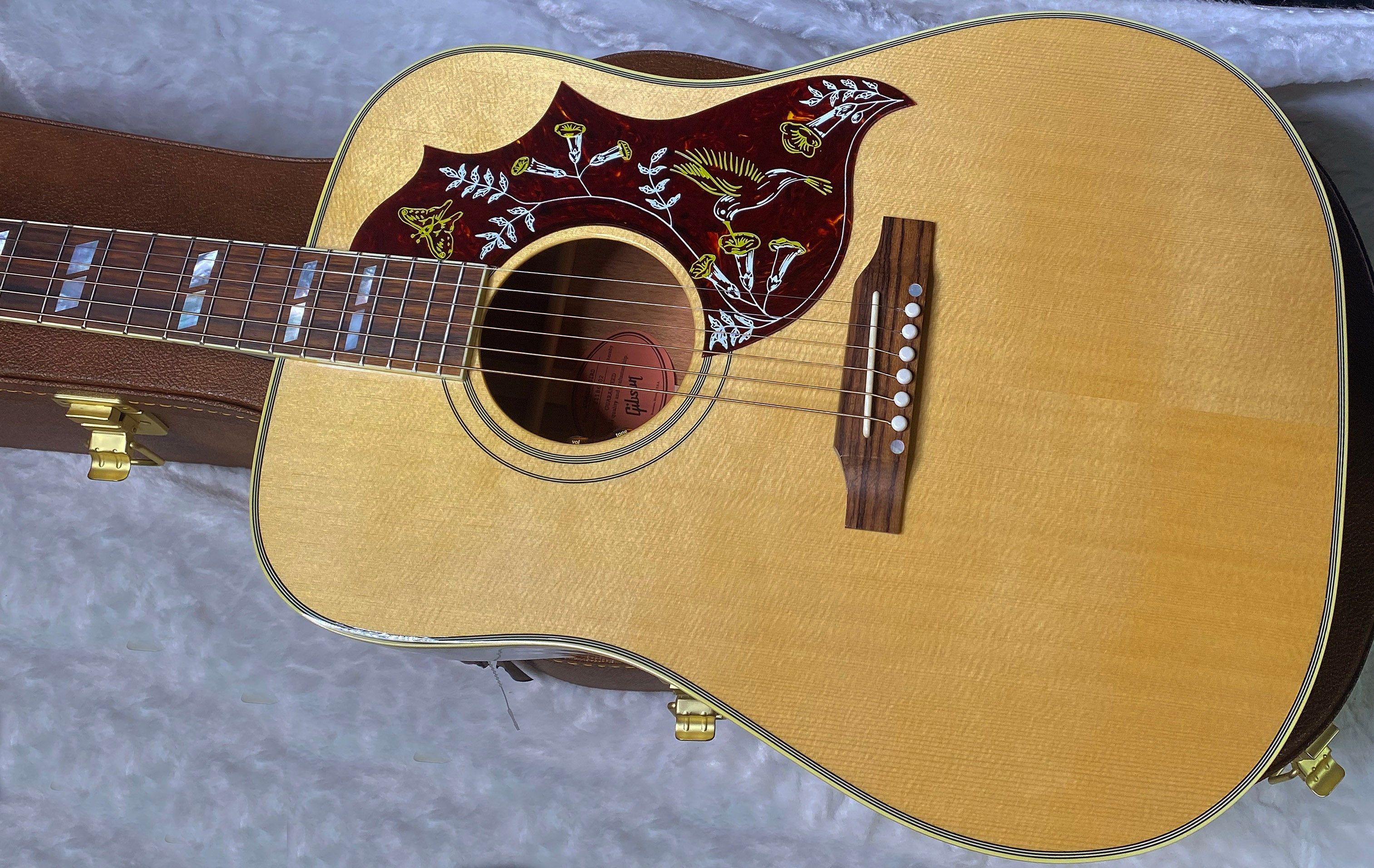 NEW ! Gibson Hummingbird Original - Antique Natural 4.7 lbs - Acoustic Electric - Authorized Dealer - G07083
