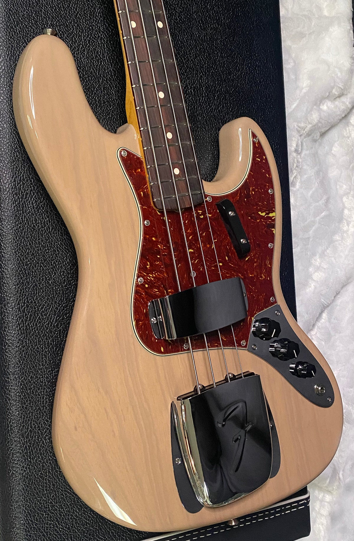 NEW! Fender Custom Shop 64 Jazz Bass NOS - Dirty White Blonde - Ash Body - 9.2 lbs - Authorized Dealer - G07792