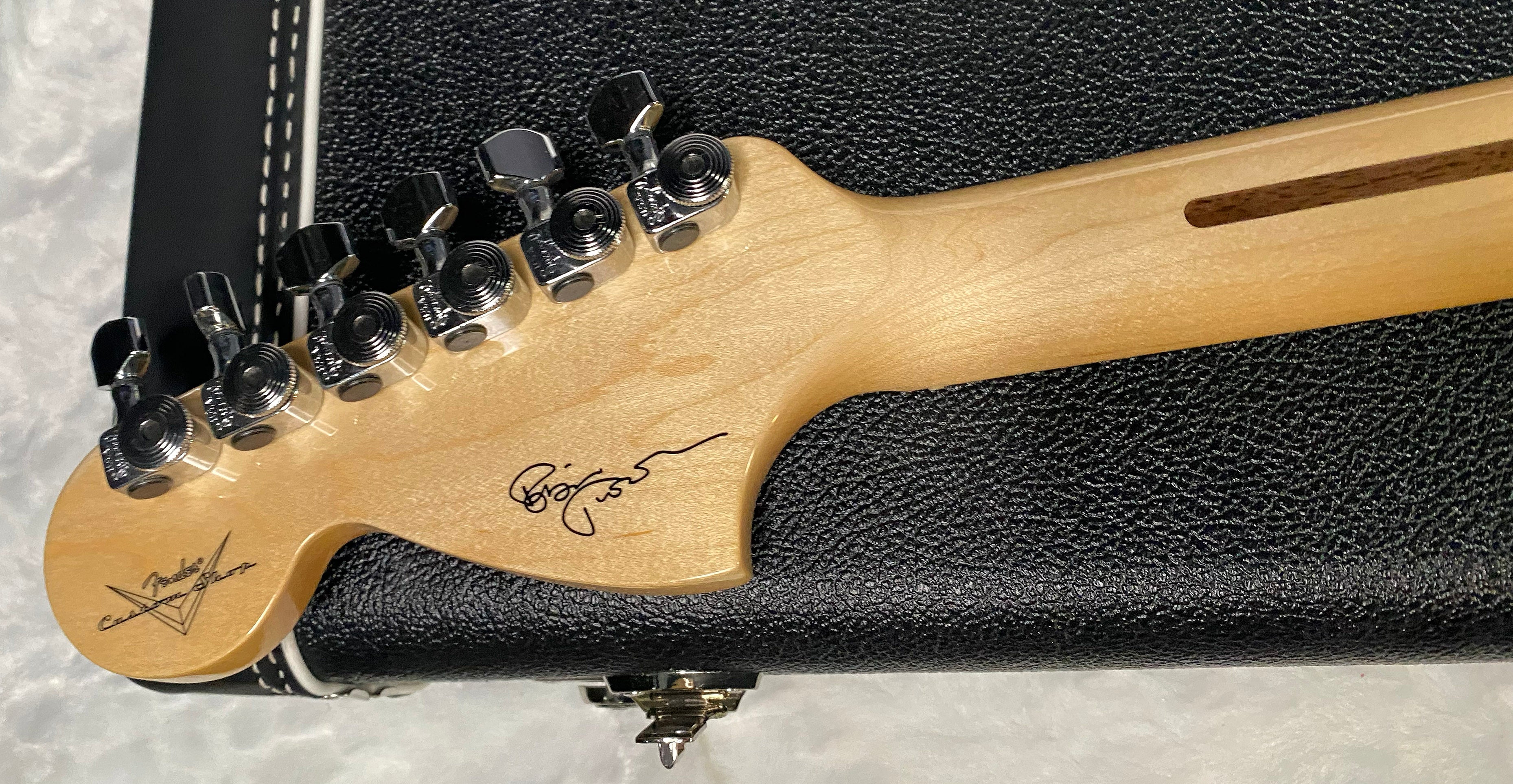 NEW! Fender Robin Trower Signature Stratocaster - Black Finish - Authorized Dealer - 7.9 lbs - G06388