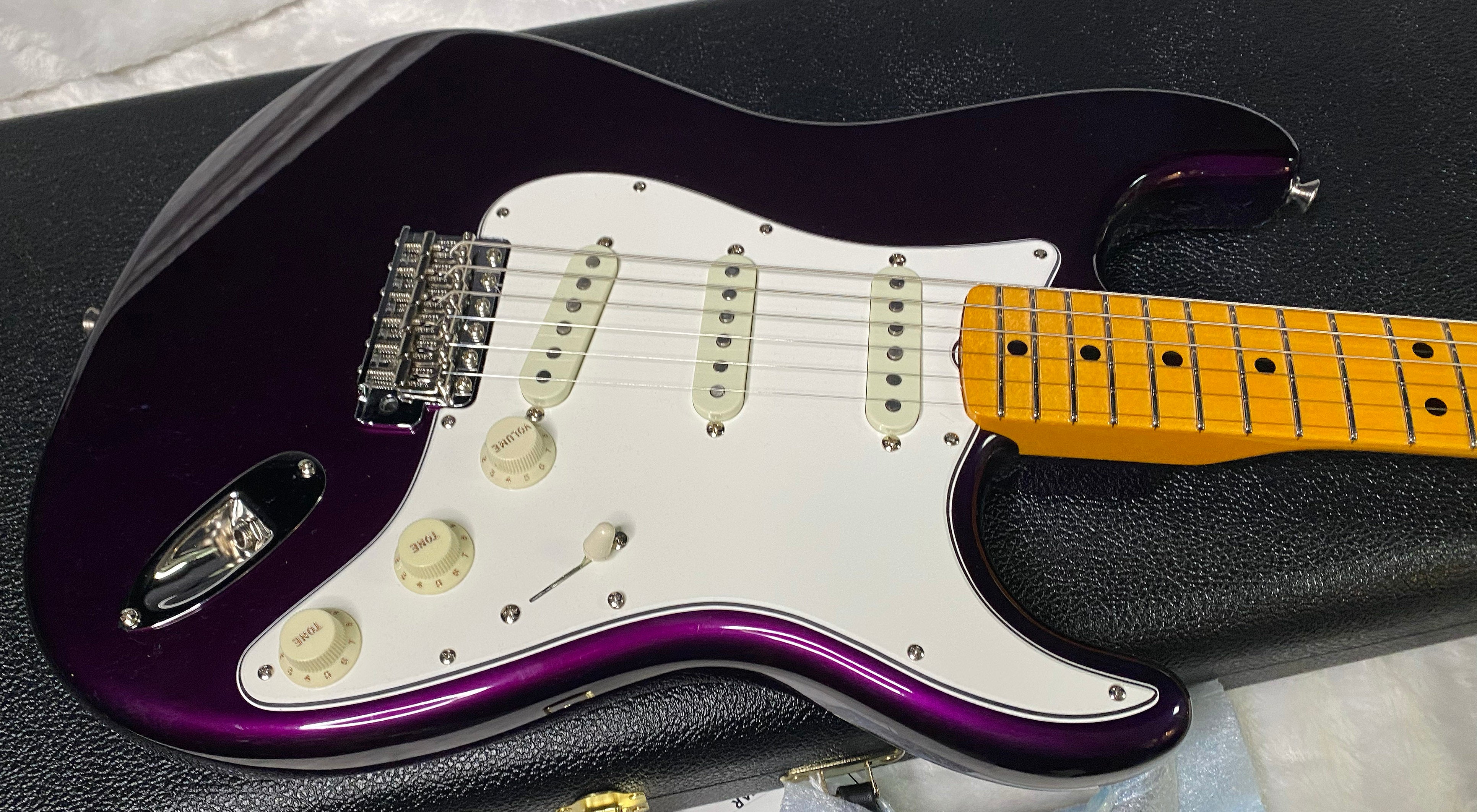 NEW! Fender Custom Shop Special Run '69 Stratocaster NOS Gloss Finish - Handwound P/U's - Plumb Finish - Reverse Matching Headstock - 7.9lbs - Authorized Dealer - One OFF! SUPRE RARE! G07102