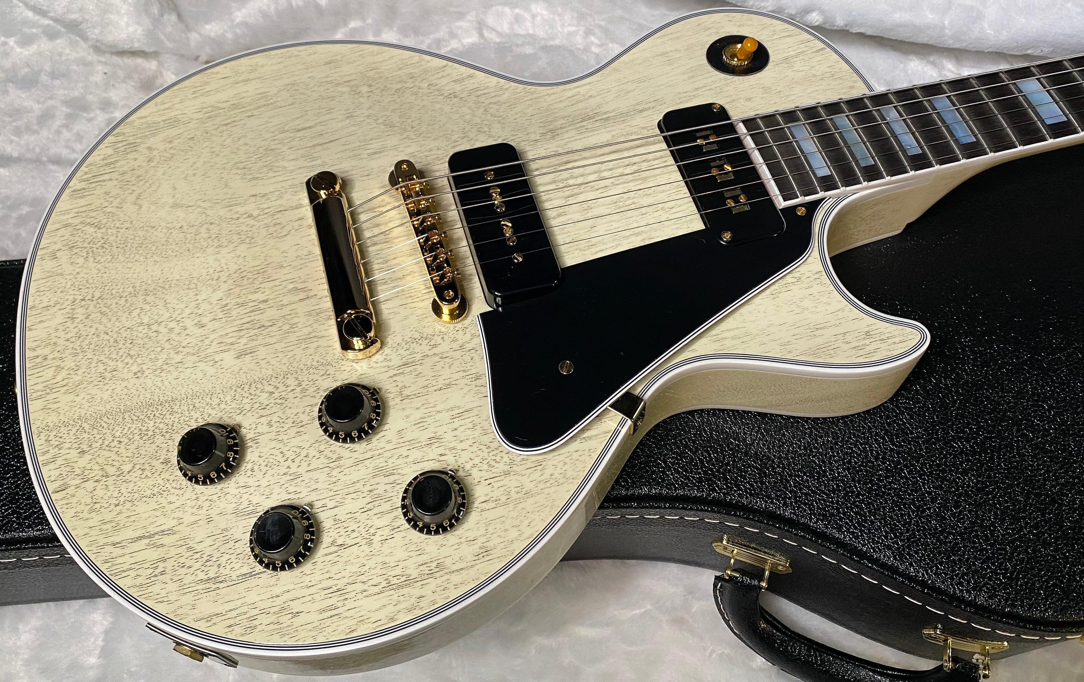 NEW ! Gibson Custom Shop Historic '54 Les Paul Custom Reissue Dealer Select - P-90's Staple Pick-Up - TV White - VOS - Authorized Dealer - Only 8.8 lbs - G07101