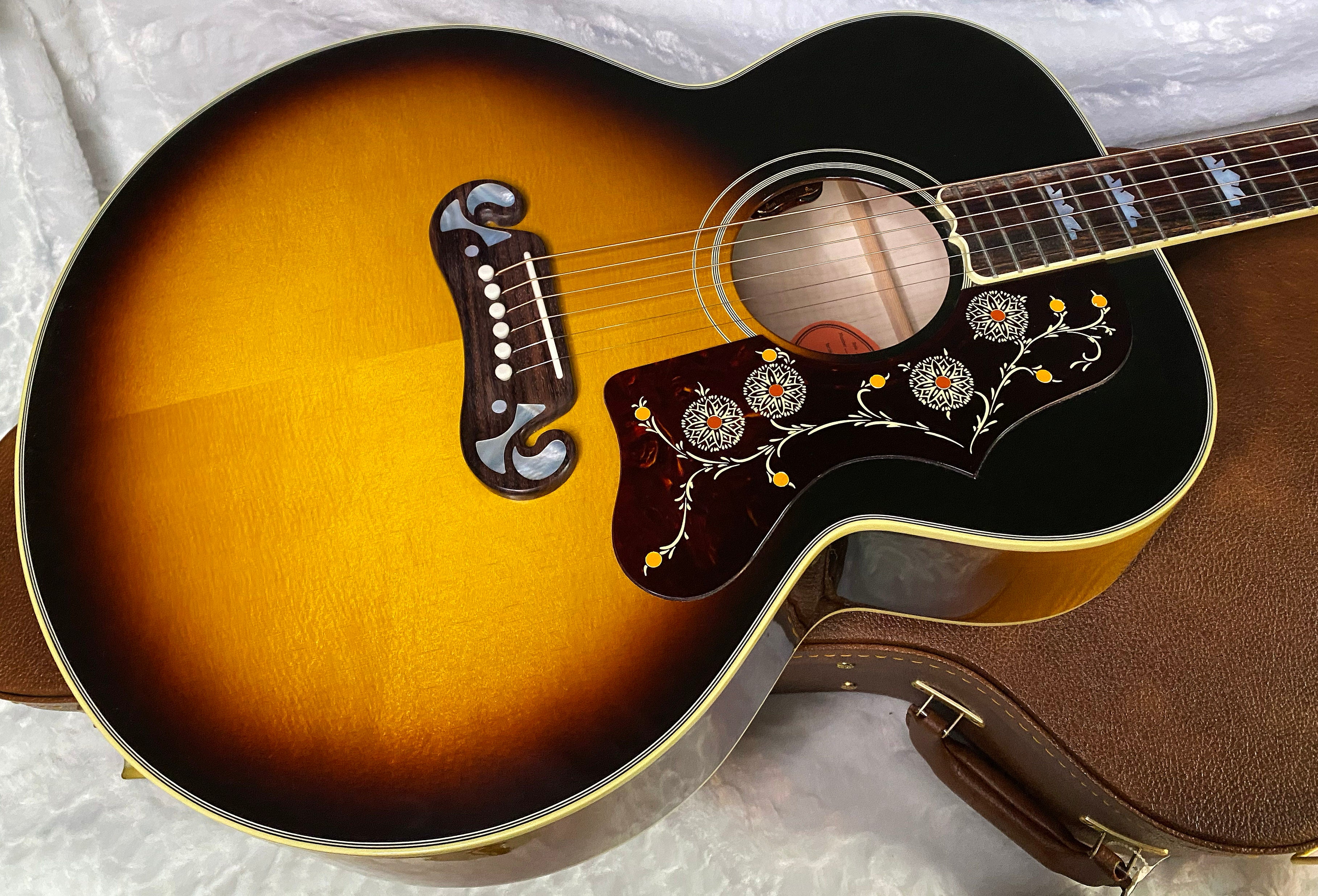 NEW! ! Gibson SJ-200 Original Acoustic Electric - Vintage Sunburst - Authorized Dealer - 5.3 lbs - G06402