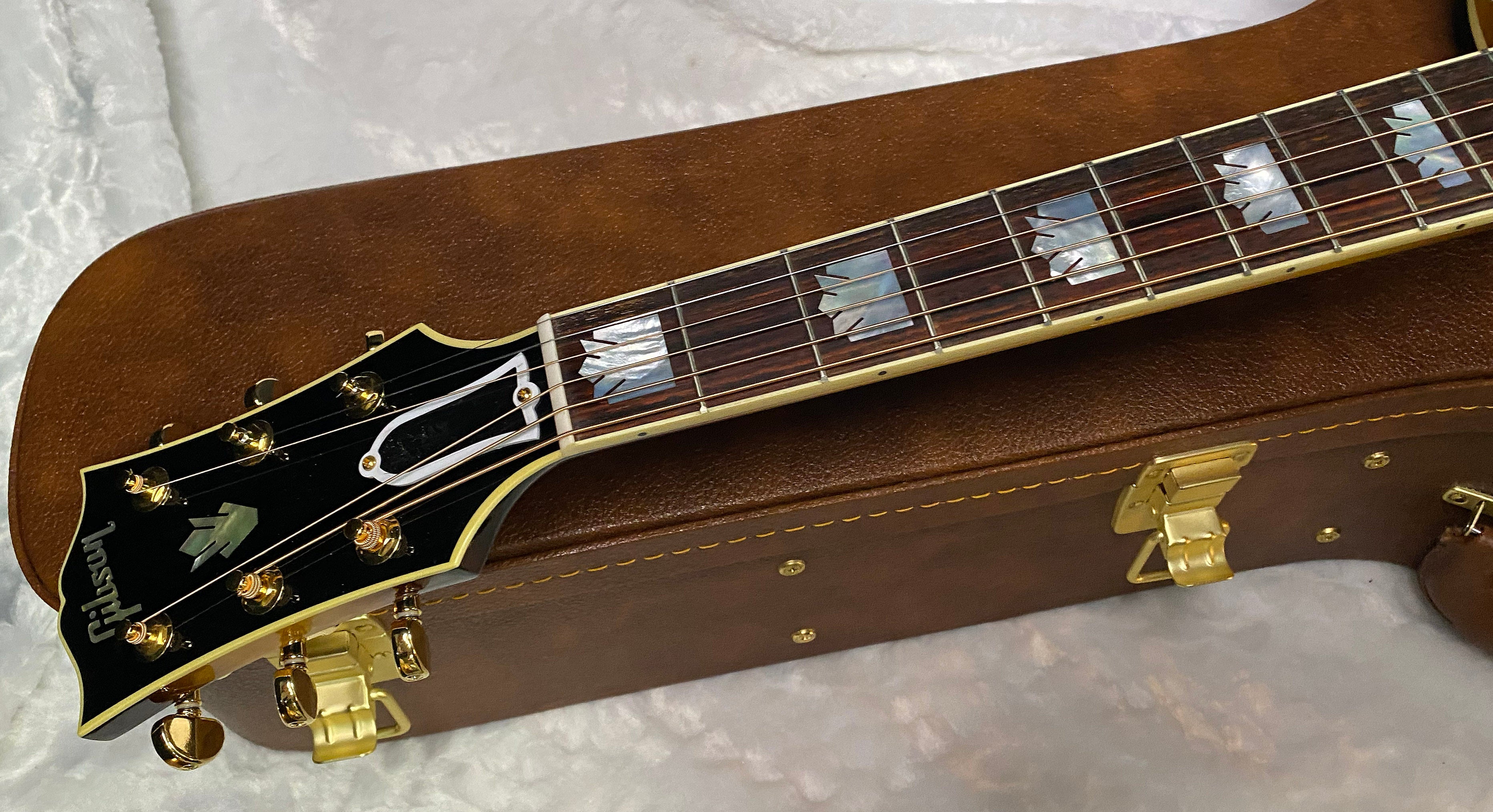 NEW! ! Gibson SJ-200 Original Acoustic Electric - Vintage Sunburst - Authorized Dealer - 5.3 lbs - G06402