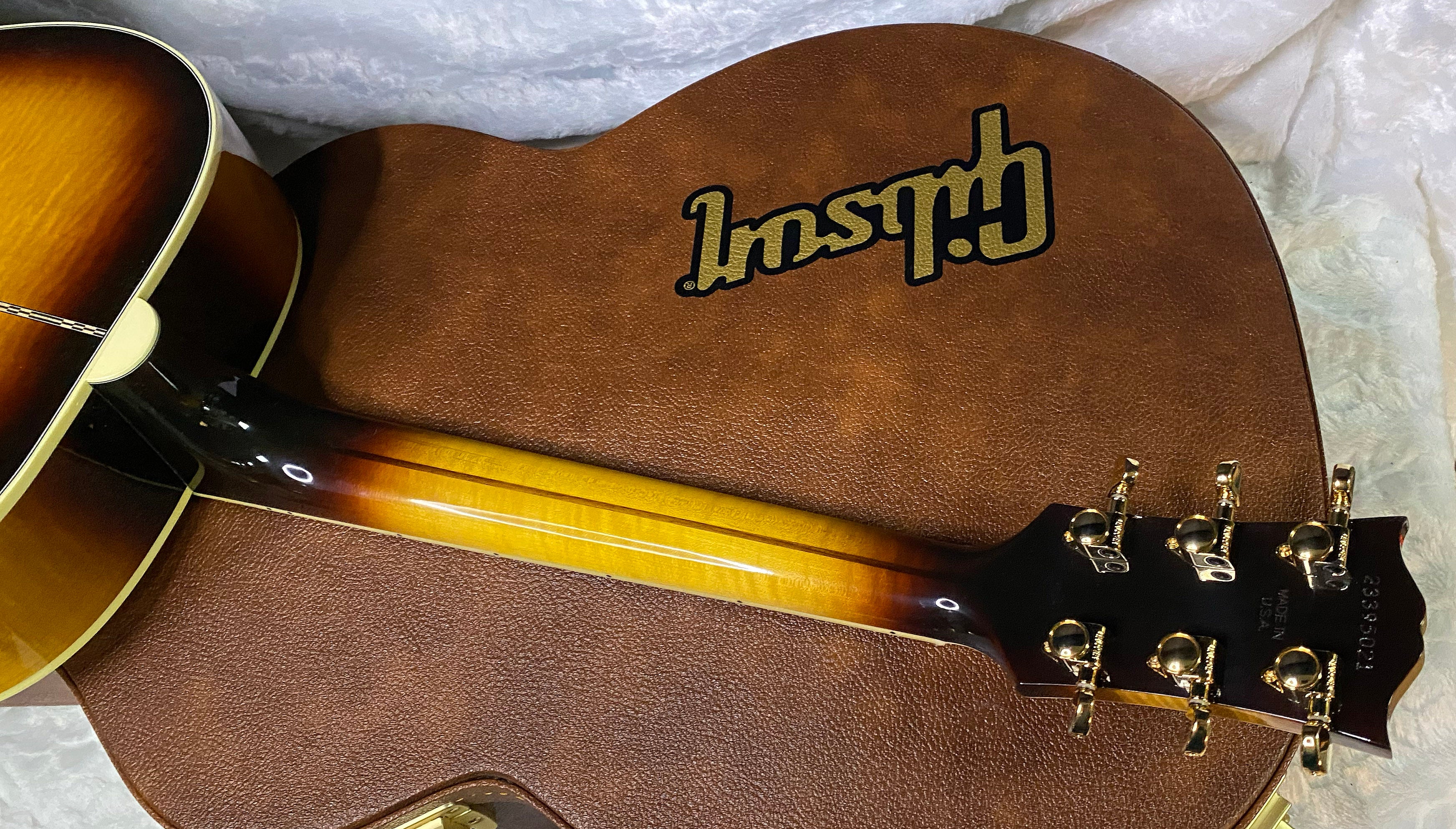 NEW! ! Gibson SJ-200 Original Acoustic Electric - Vintage Sunburst - Authorized Dealer - 5.3 lbs - G06402