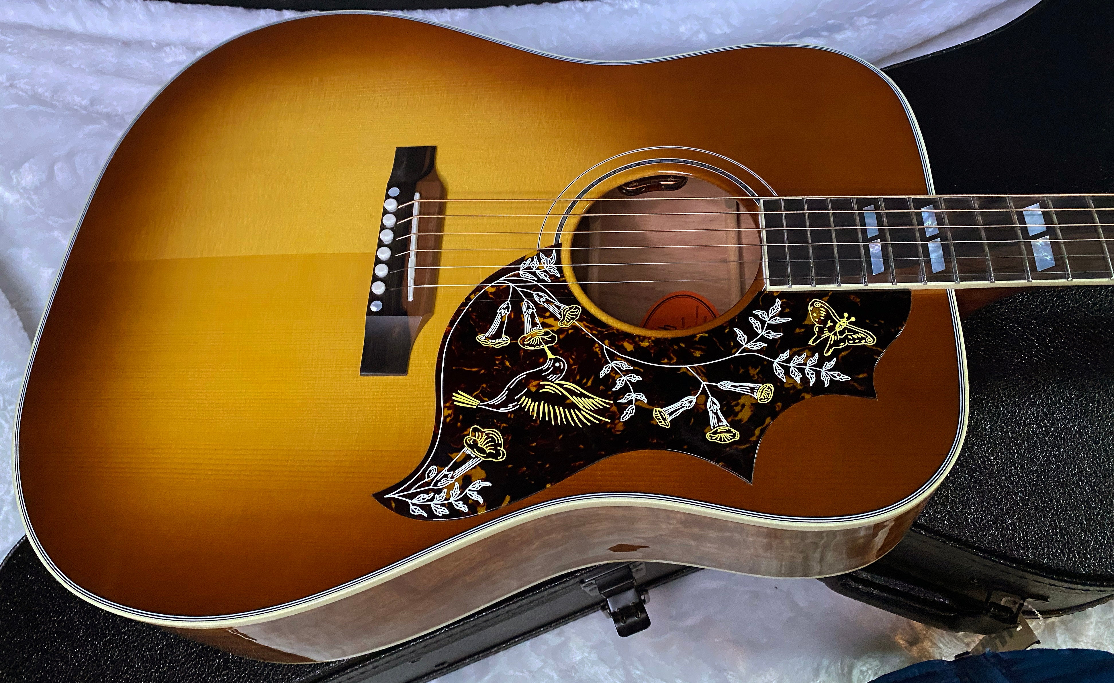 NEW! Gibson Custom Shop Hummingbird Koa/Carpathian Spruce Acoustic-Electric Guitar - Honeyburst - 4.55lbs - Authorized Dealer! G06406