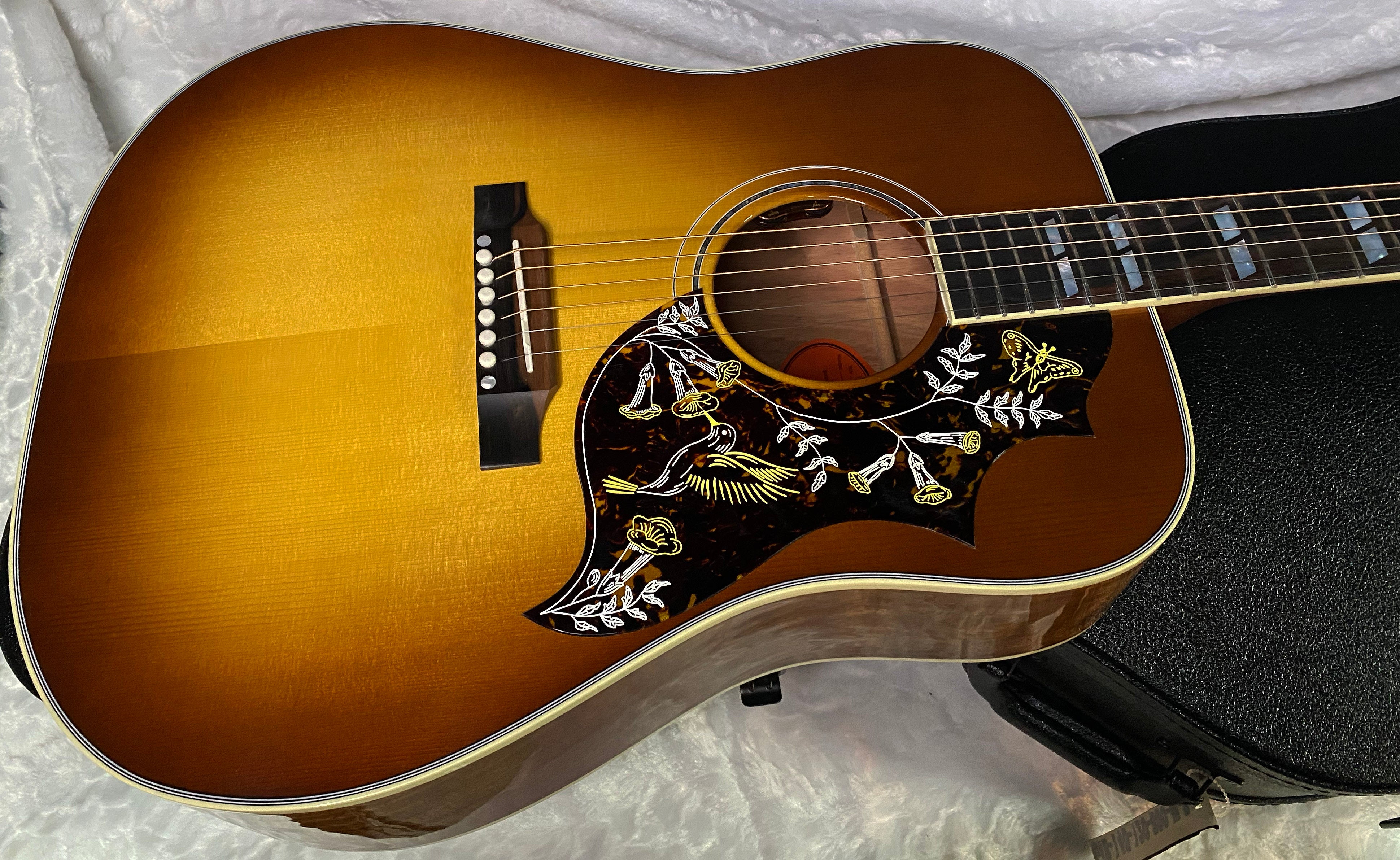 NEW! Gibson Custom Shop Hummingbird Koa/Carpathian Spruce Acoustic-Electric Guitar - Honeyburst - 4.55lbs - Authorized Dealer! G06406