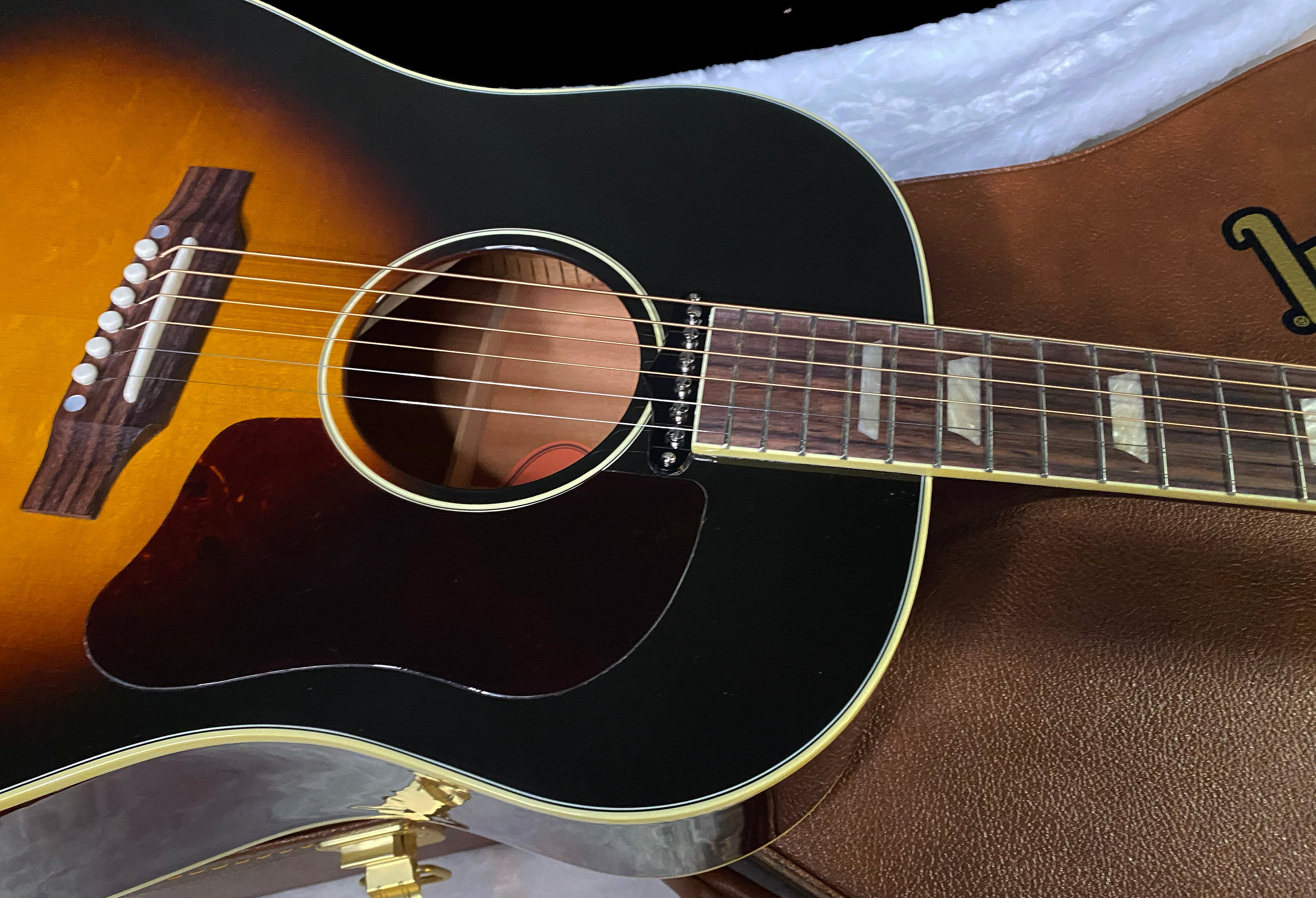 NEW ! Gibson J-160E Original - Vintage Sunburst - 4.3 lbs - Authorized Dealer - In Stock - G06409