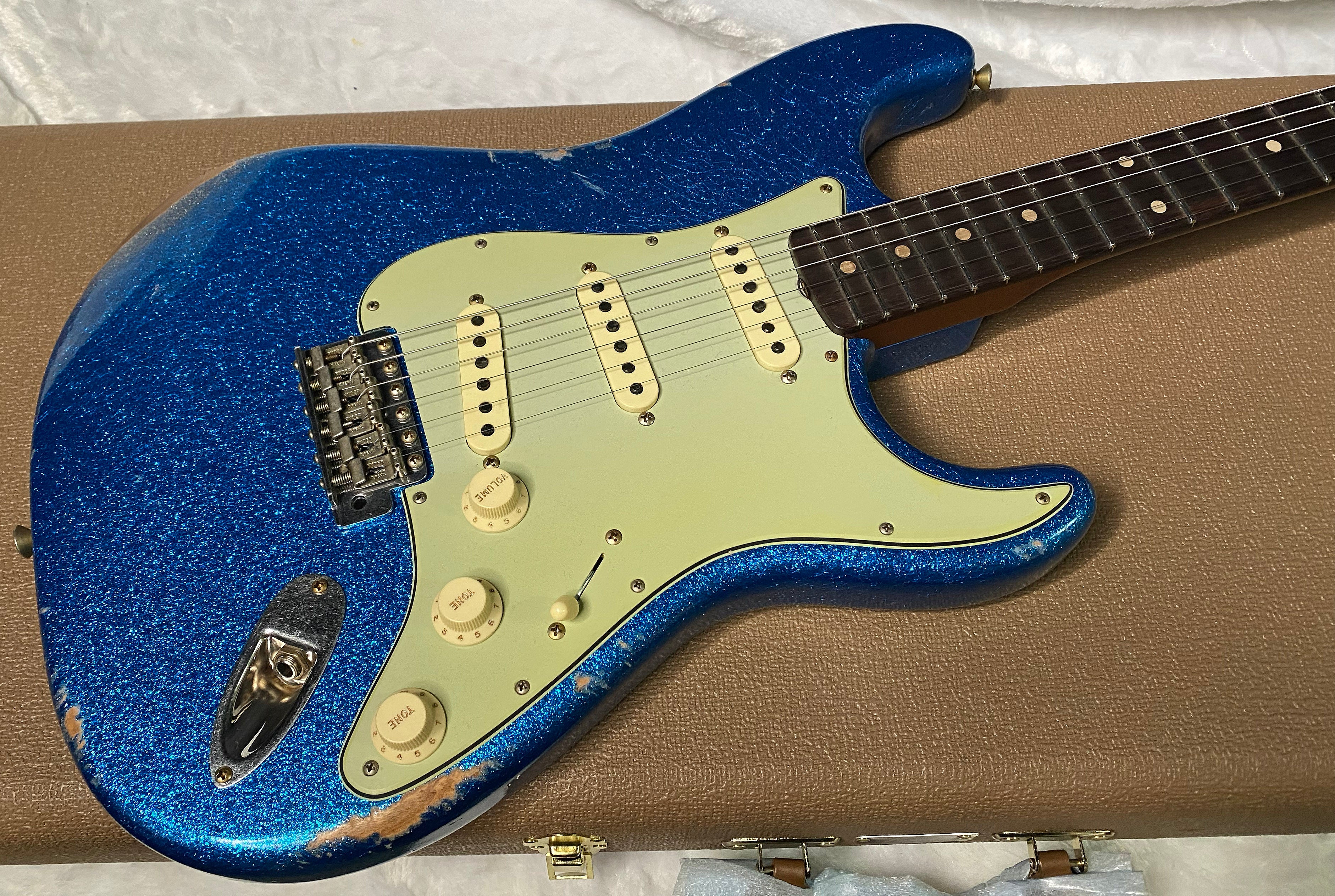 NEW ! Fender Custom Shop Limited Edition 1960's DUALMAG II Stratocaster - Journeyman Relic - Aged Blue Sparkle Finish - AAA Rosewood Board - Authorized Dealer - 7.9lbs - G07110