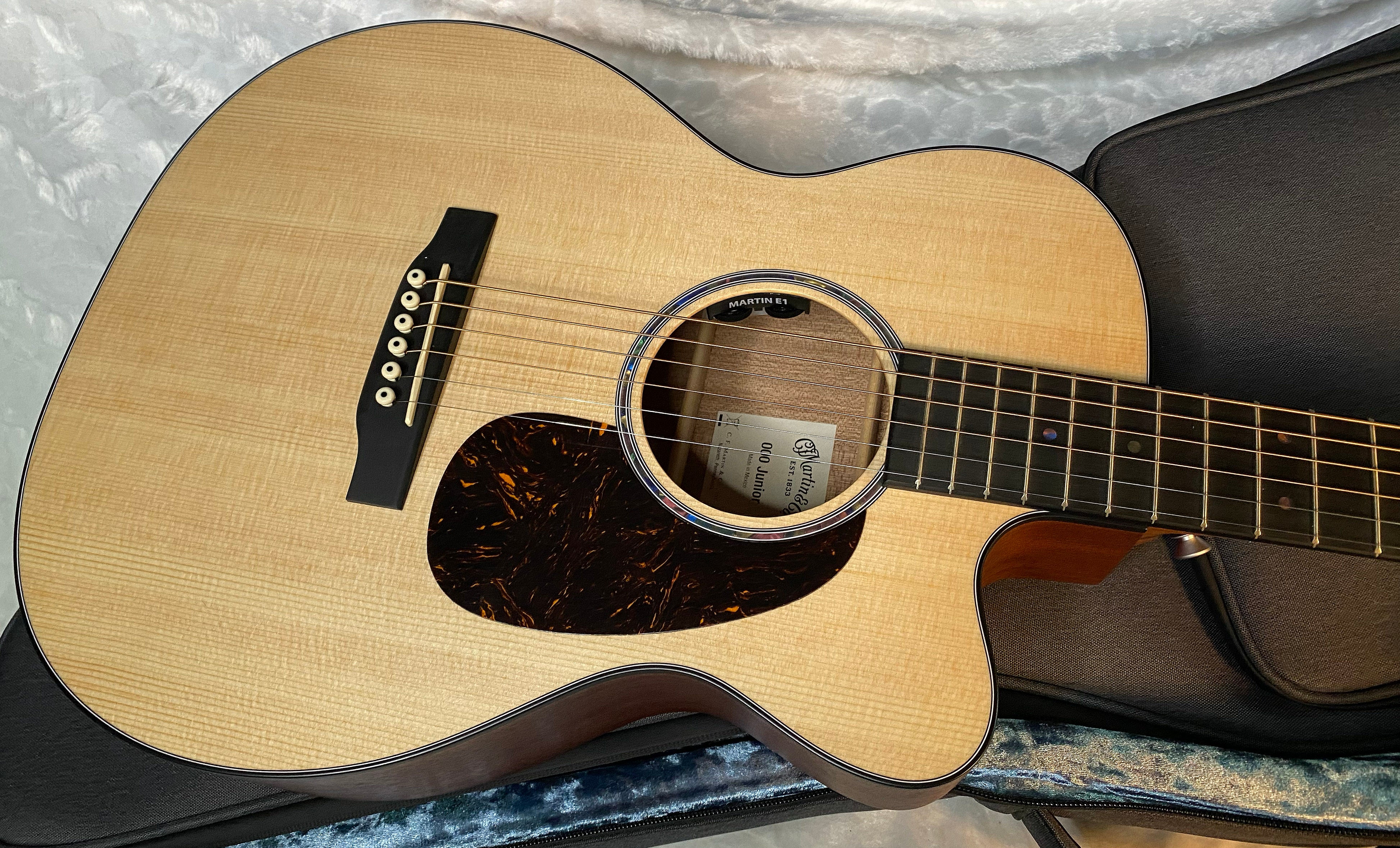 NEW! Martin 000C Jr-E Acoustic-Electric Guitar - Natural - Deluxe Gig Bag - Authorized Dealer - 3.8lbs - G05012