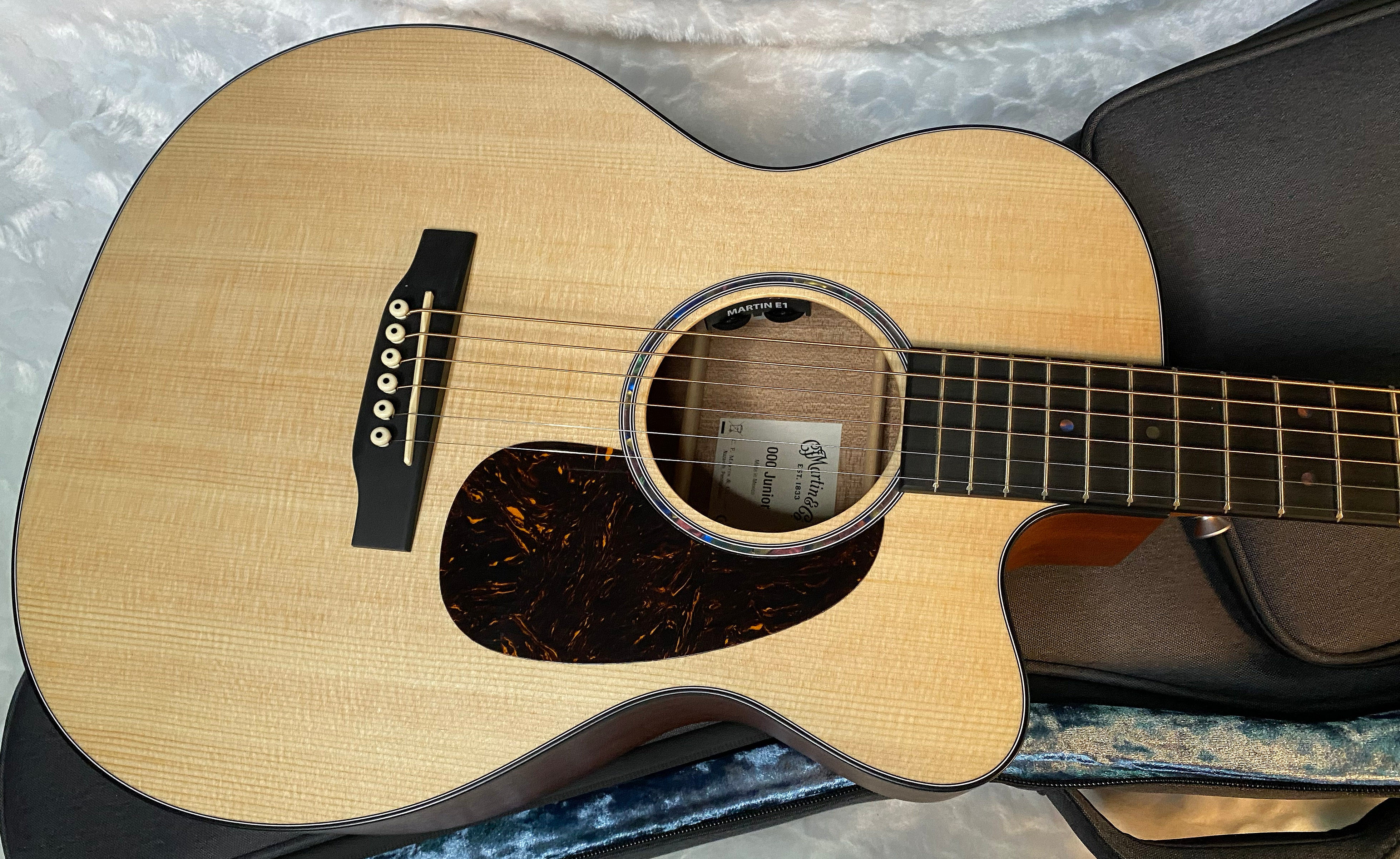 NEW! Martin 000C Jr-E Acoustic-Electric Guitar - Natural - Deluxe Gig Bag - Authorized Dealer - 3.8lbs - G05012