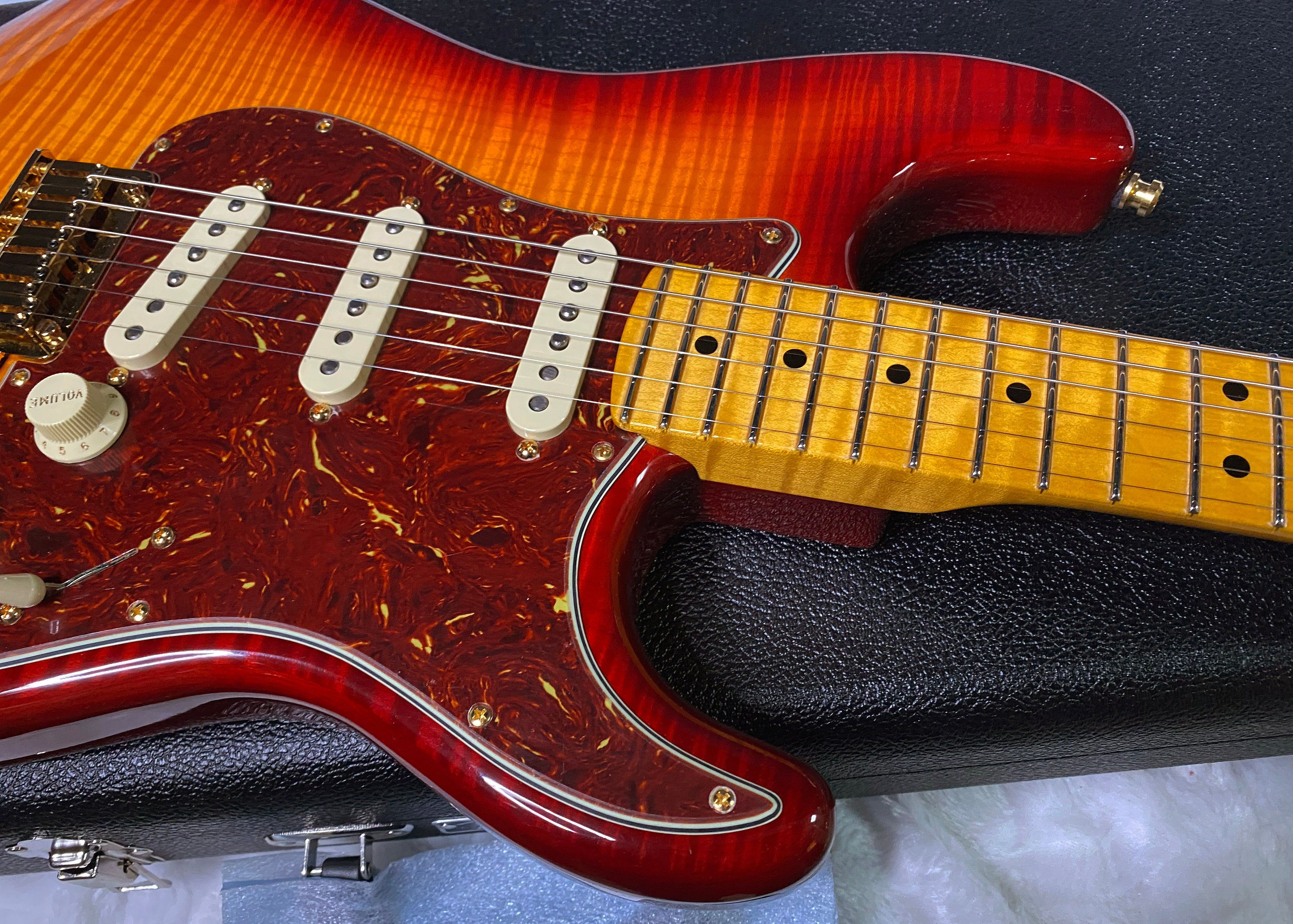 NEW! Fender Limited Edition Custom Deluxe AAA Flame Stratocaster - Hand Wound Pick-Ups - Gold Hardware - Aged Cherry Sunburst - 7.6lbs - Authorized Dealer - G07114 - WOW!