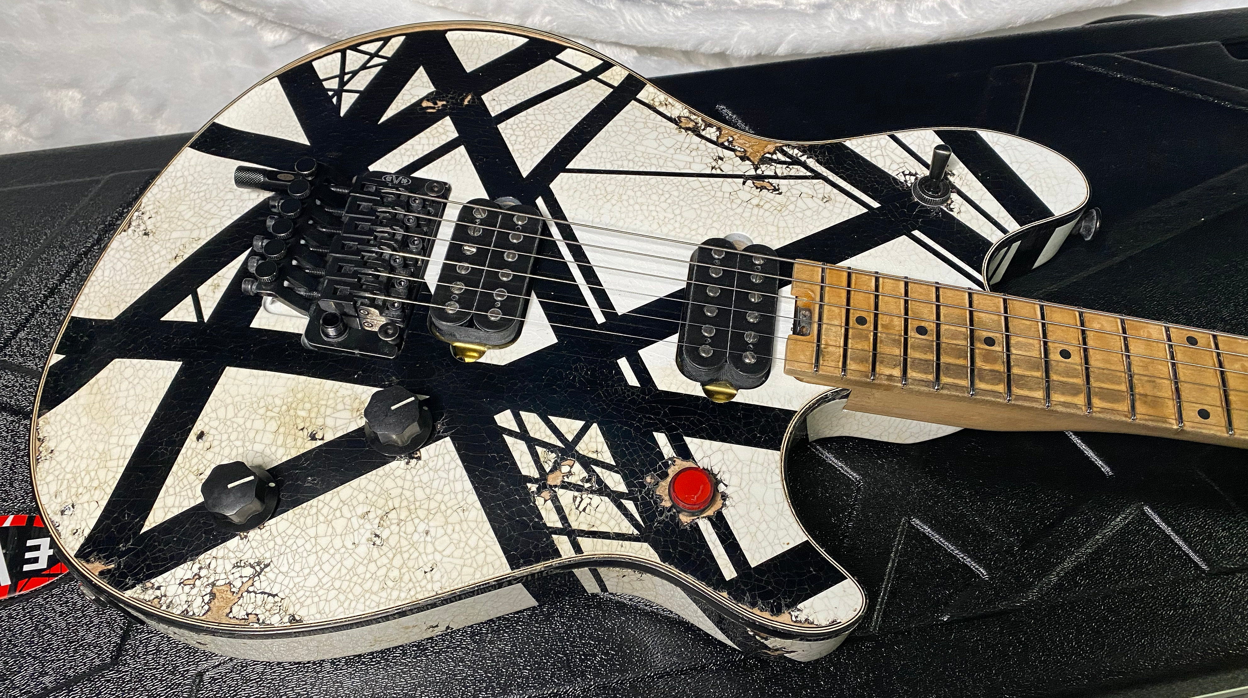 NEW! EVH Custom Shop Wolfgang Special Edition Relic Black and White Stripes - 7.7lbs - ULTRA RARE! Authorized Dealer - G07119