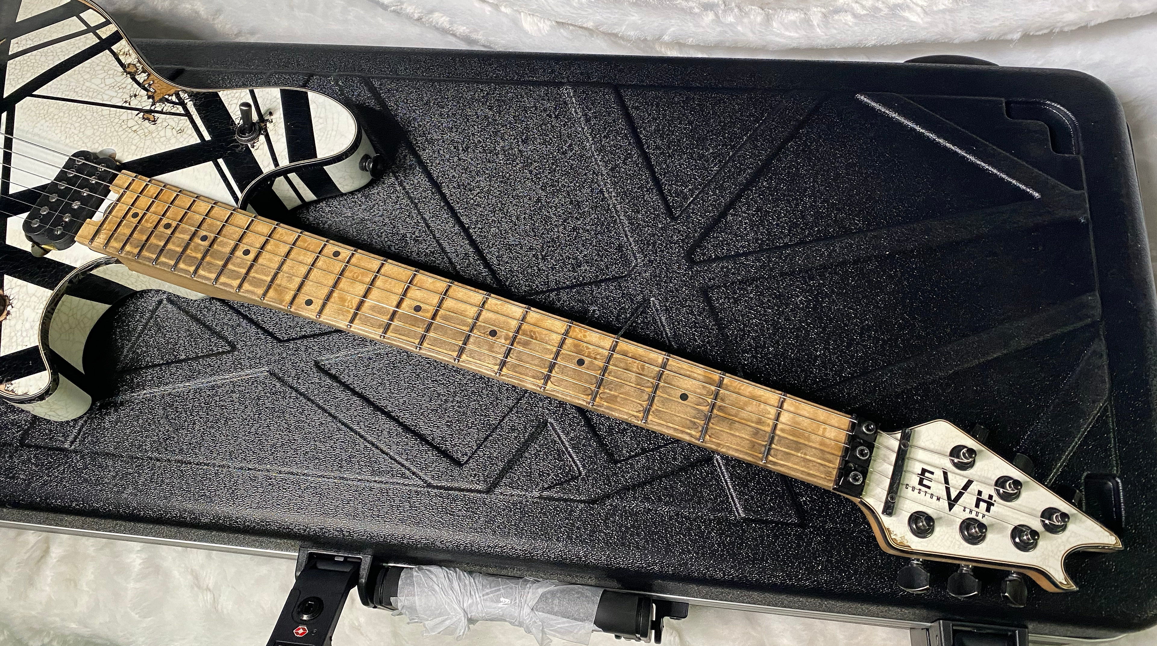 NEW! EVH Custom Shop Wolfgang Special Edition Relic Black and White Stripes - 7.7lbs - ULTRA RARE! Authorized Dealer - G07119