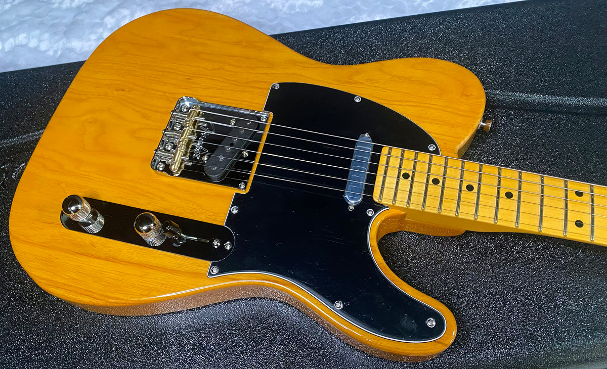NEW ! Fender American Professional Telecaster - Maple Fingerboard - Ash Body - Natural Finish - 7.25 lbs - Authorized Dealer - G07851