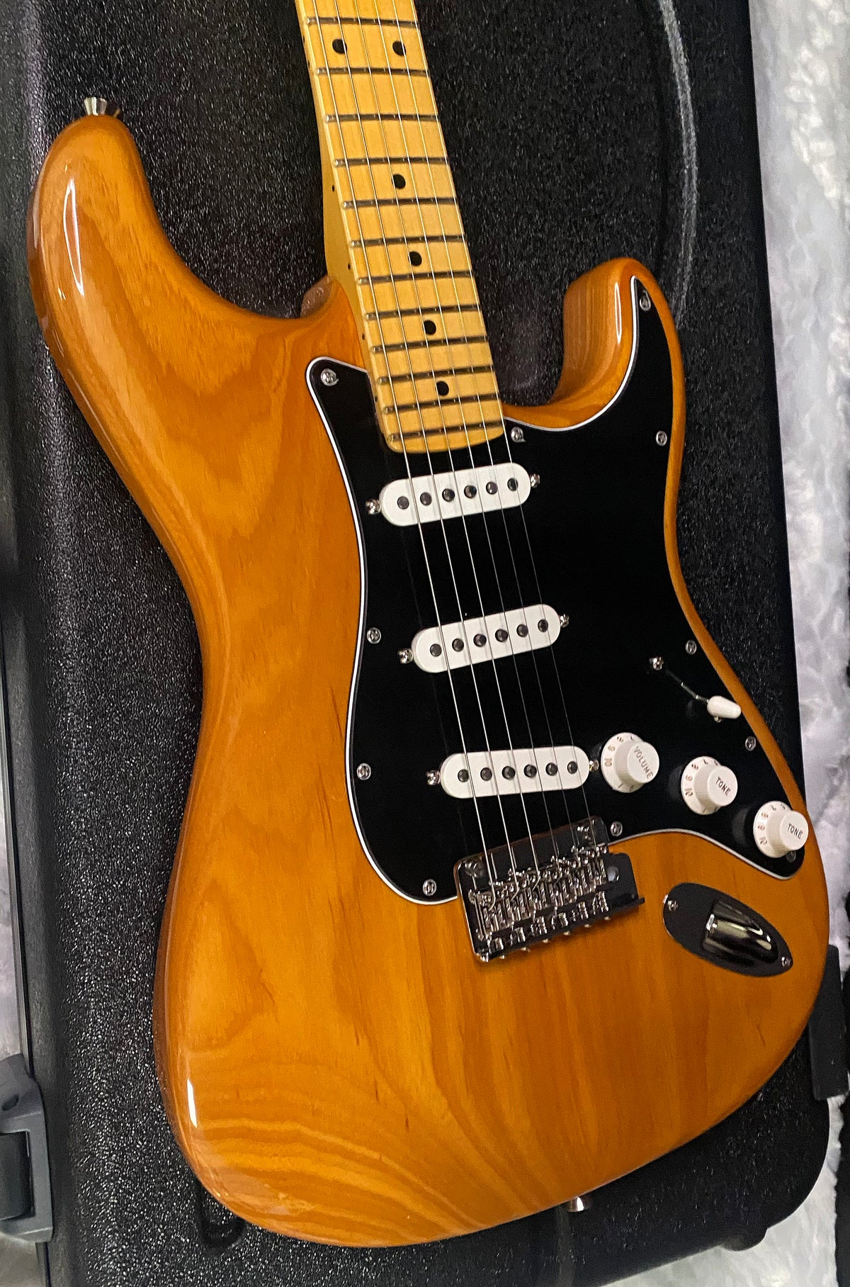 NEW! Fender American Professional Stratocaster - Ash - Natural Finish - Authorized Dealer - G07865