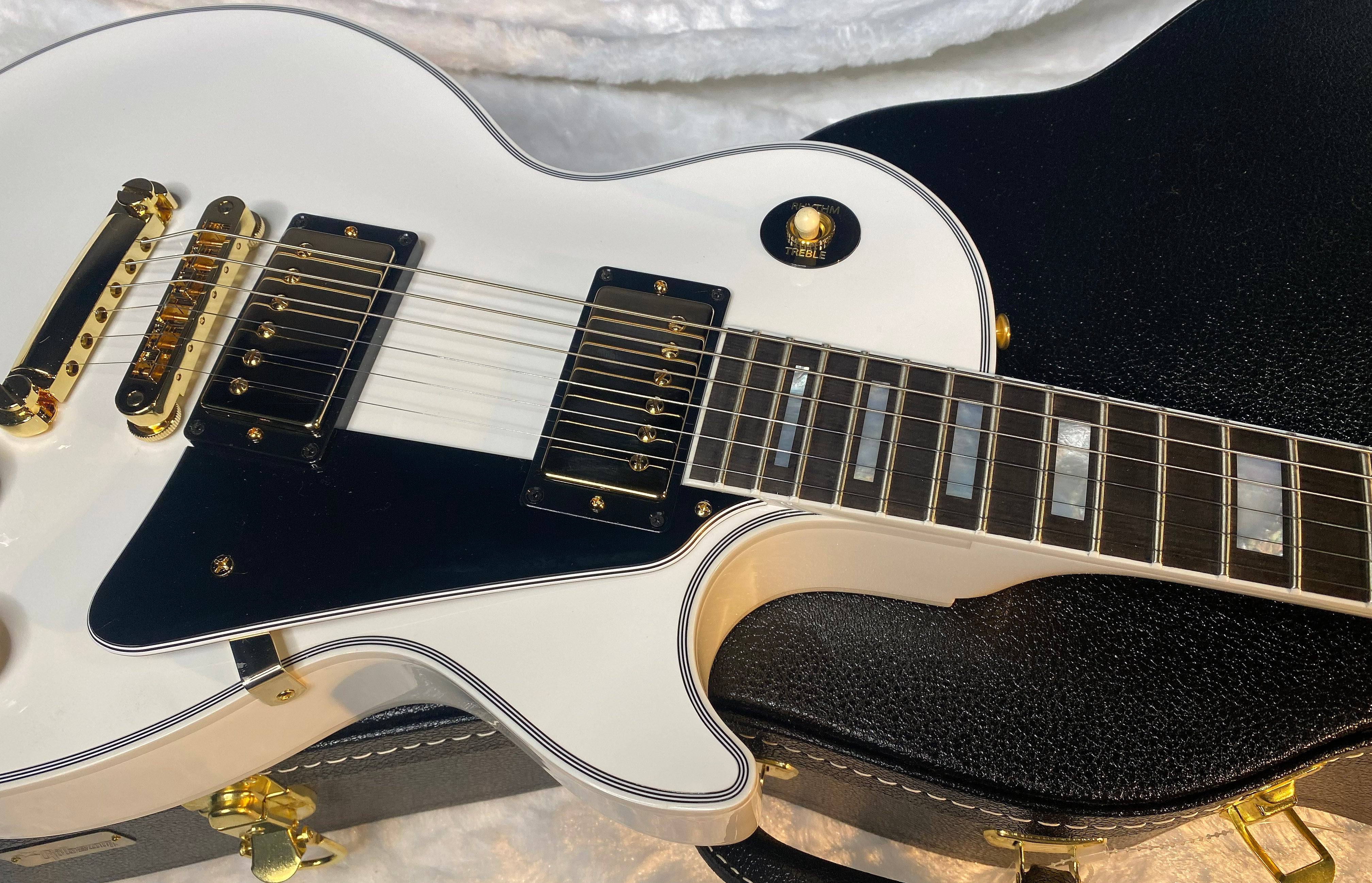 NEW! Gibson Les Paul Custom - Alpine White - Ebony Board - Authorized Dealer - In Stock! - 9.7lbs - G06432