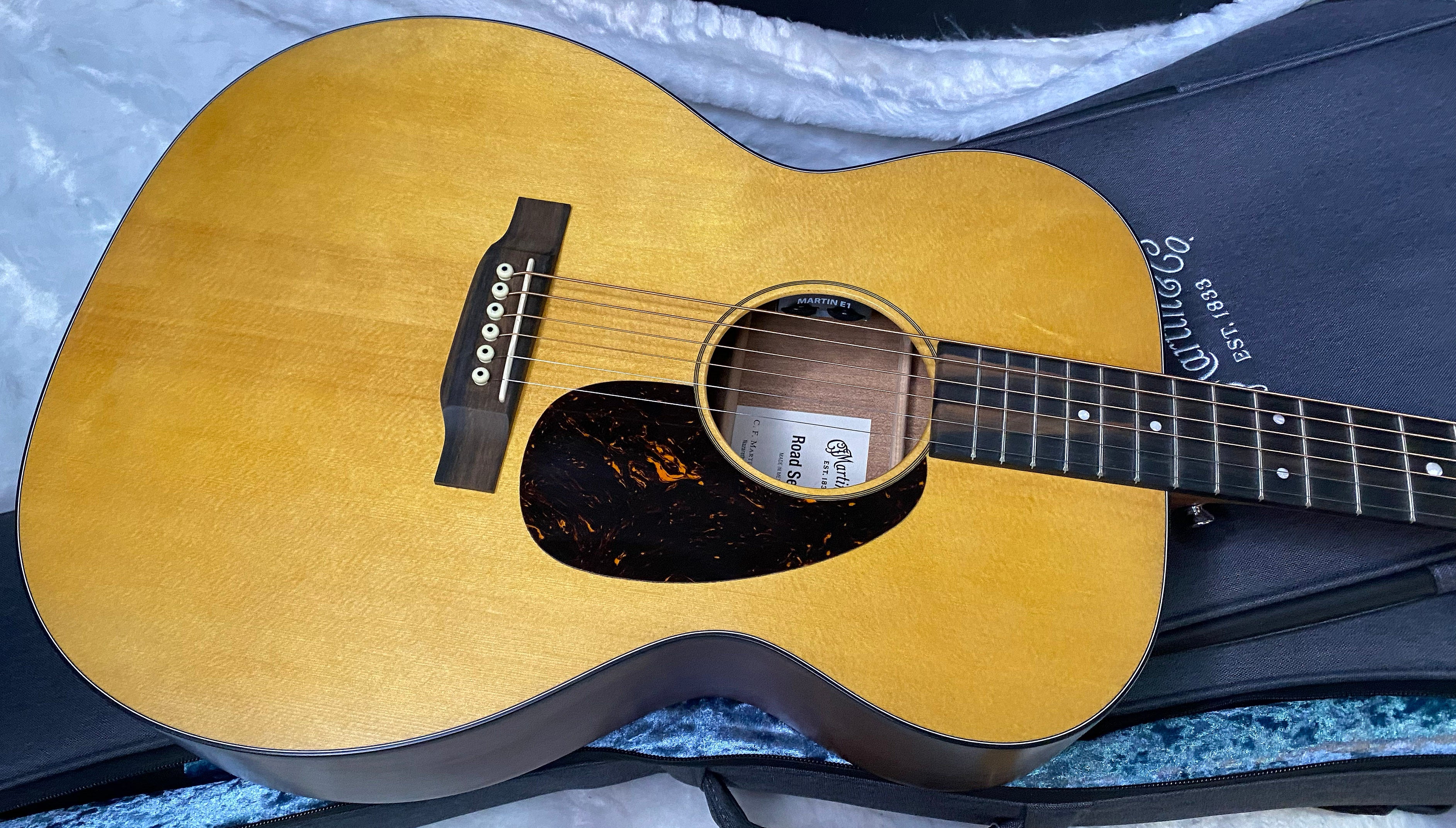 NEW! Martin Road Series 000-10E Retro Acoustic-Electric Guitar - Natural Aging Toner - 4.3 lbs - Authorized Dealer - G07162
