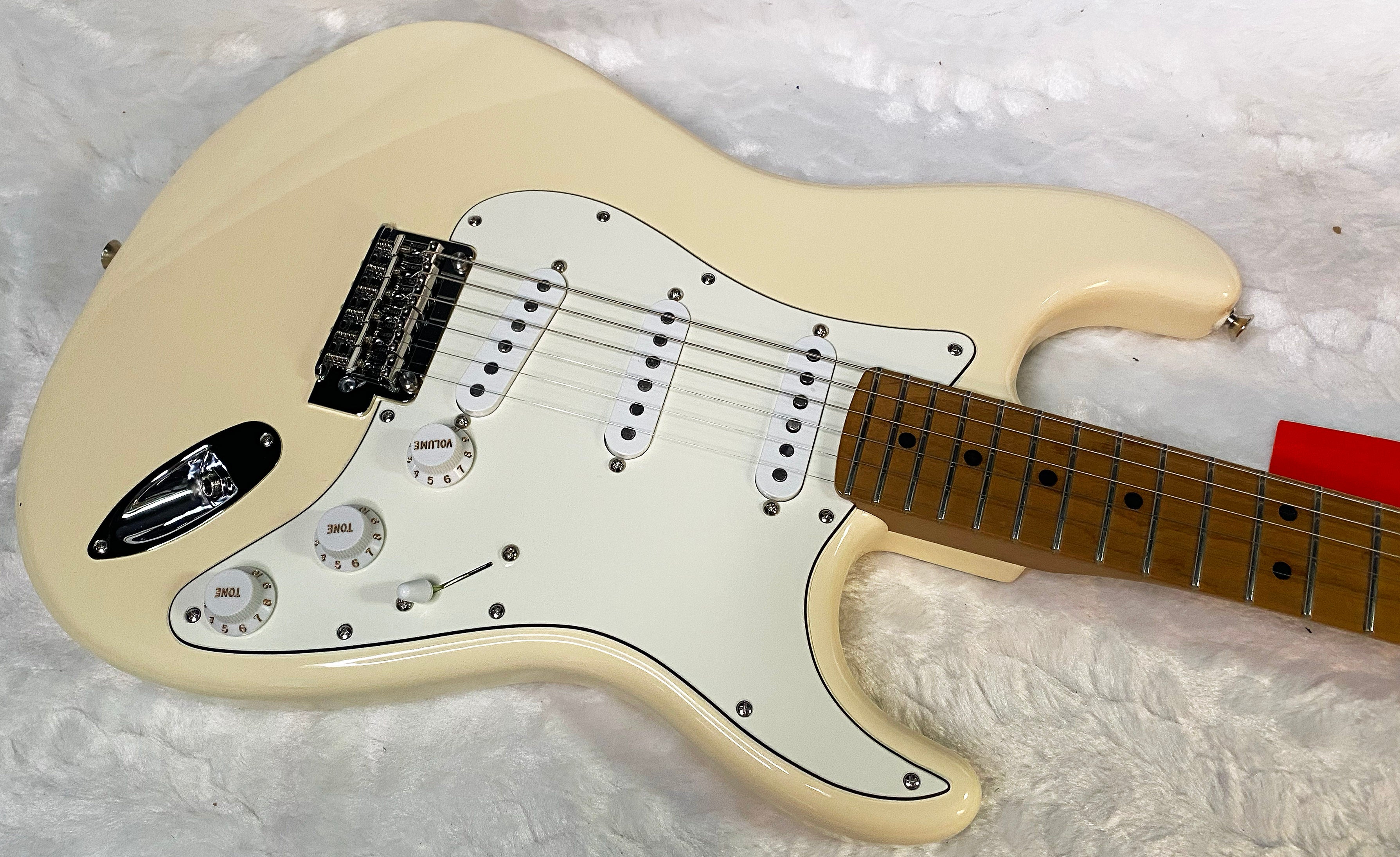 NEW! Fender Limited Edition Independent Dealer Exclusive II Player Stratocaster - Roasted Maple Neck - Olympic White - 7.8lbs - Authorized Dealer - G07153