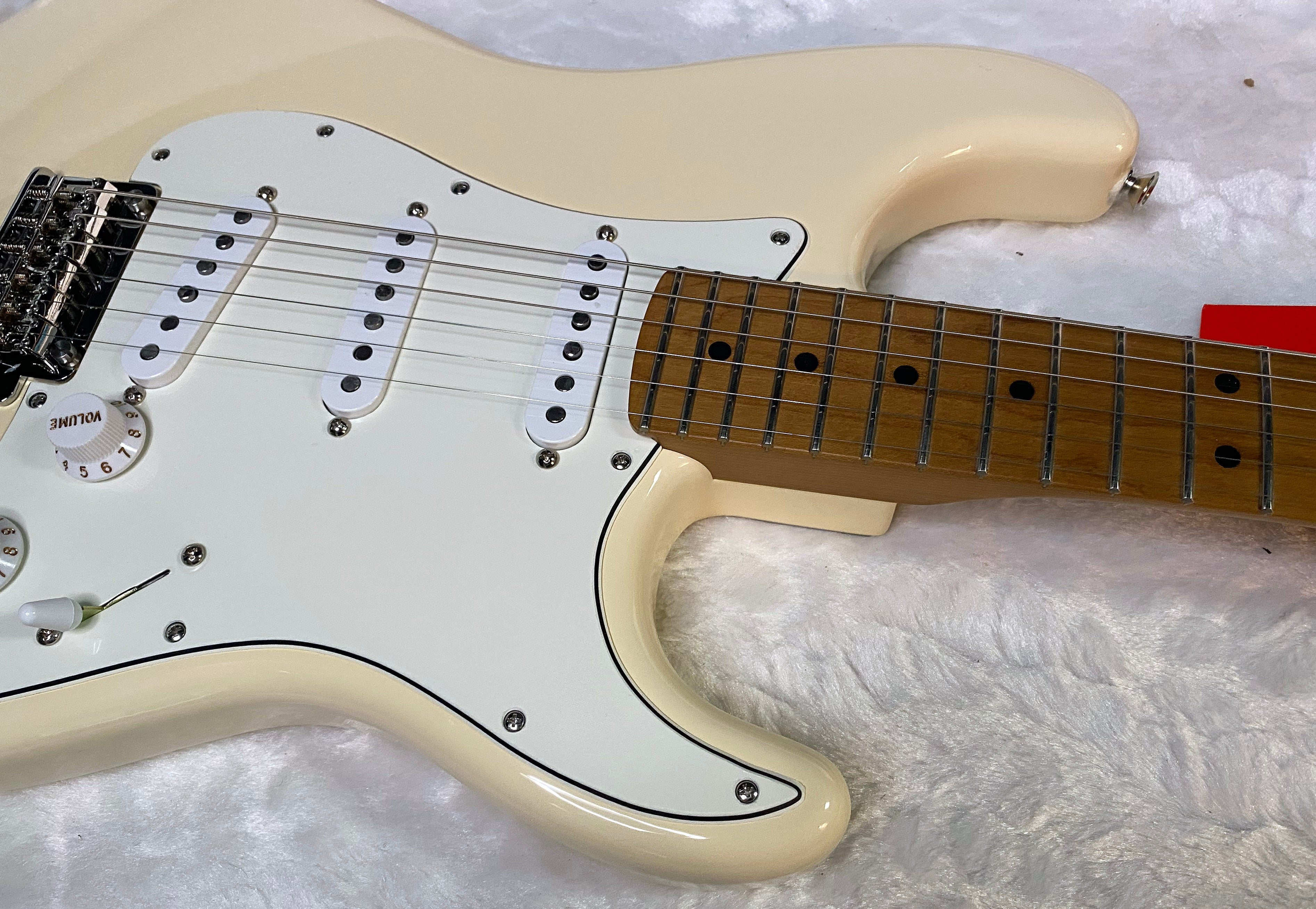 NEW! Fender Limited Edition Independent Dealer Exclusive II Player Stratocaster - Roasted Maple Neck - Olympic White - 7.8lbs - Authorized Dealer - G07153