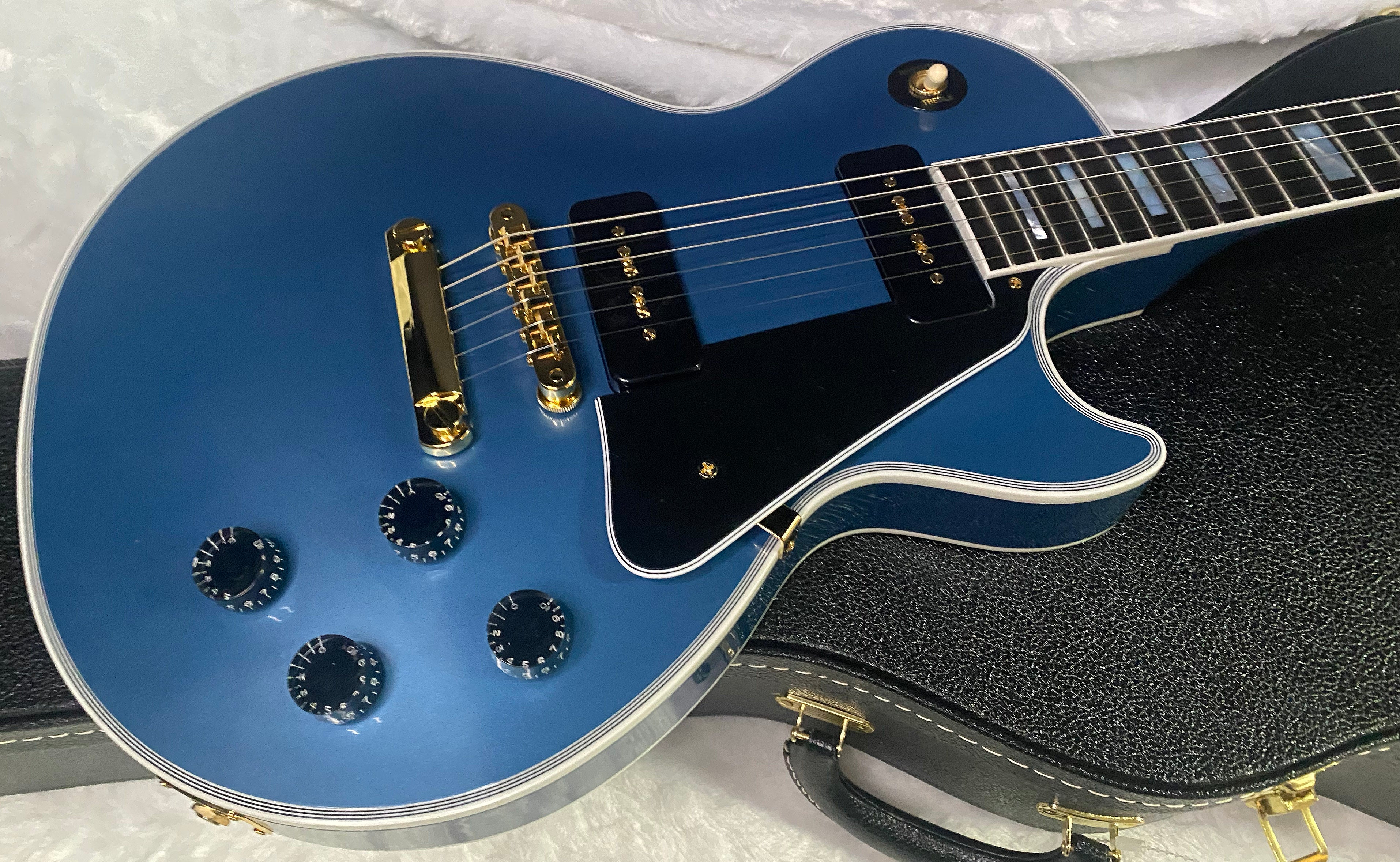 NEW! Gibson Les Paul Custom - Dealer Select - P90 Pick-Ups - Pelham Blue VOS - Custom Shop M2M - Authorized Dealer - Only 8.9lbs!! - G07163