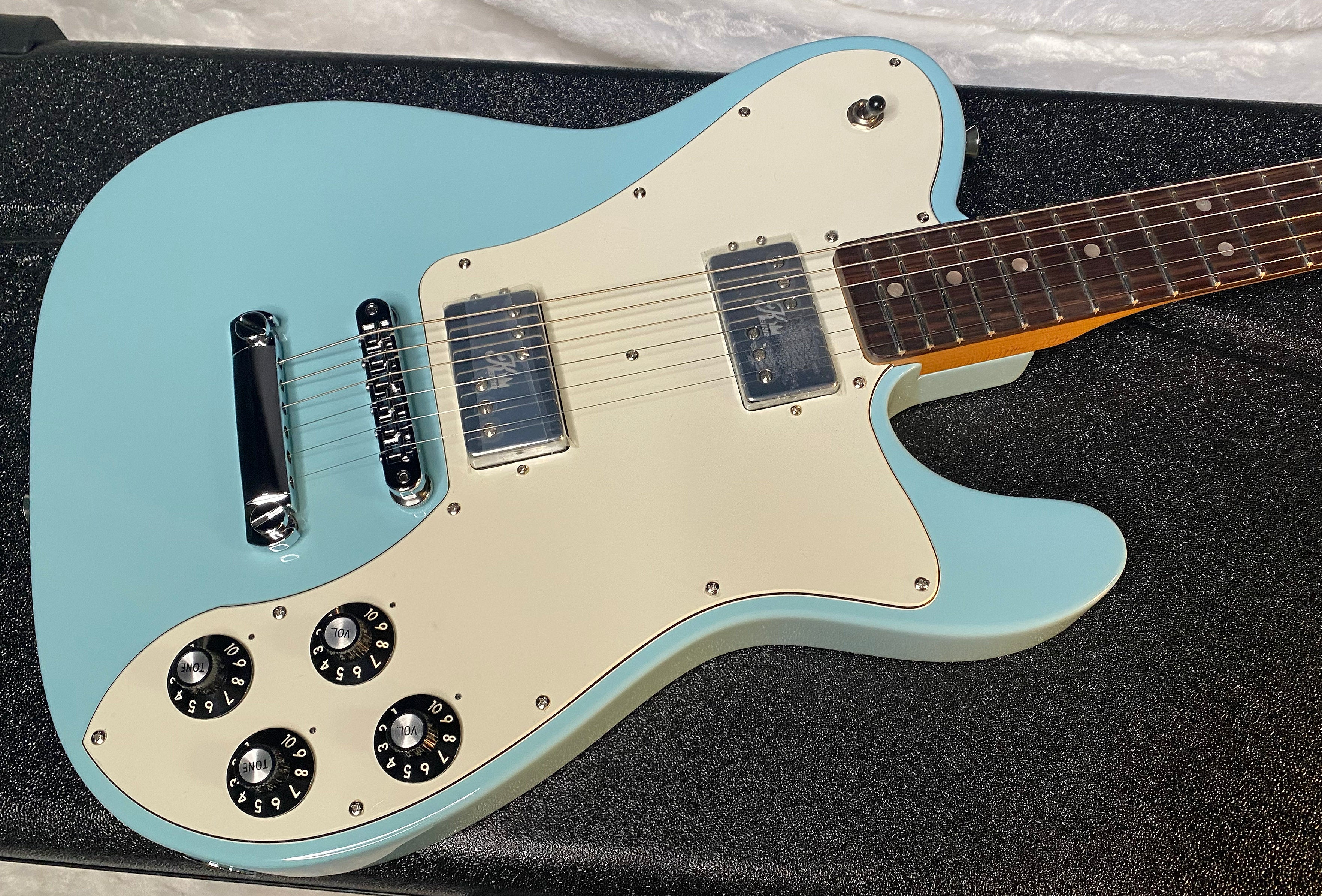 NEW! Fender Kingfish Delta Day Telecaster Deluxe - Daphne Blue - Hardshell Case - Authorized Dealer - 8.4 lbs - G06516