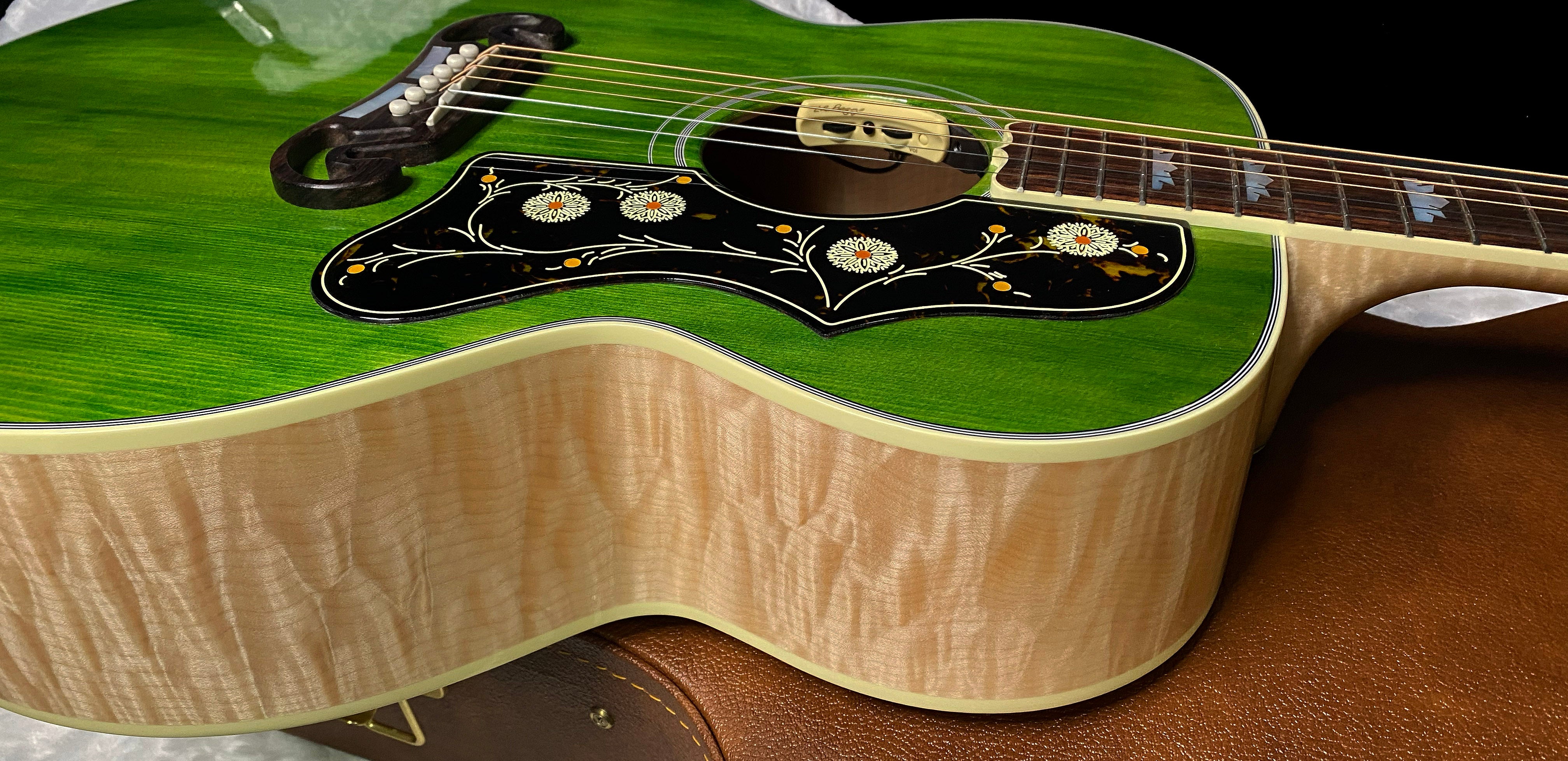 NEW ! Gibson SJ-200 Standard - Custom Shop - Dealer Select - Super RARE - Green Top - Authorized Dealer - AAAAA Flamed Natural Maple Back & Sides - G07203
