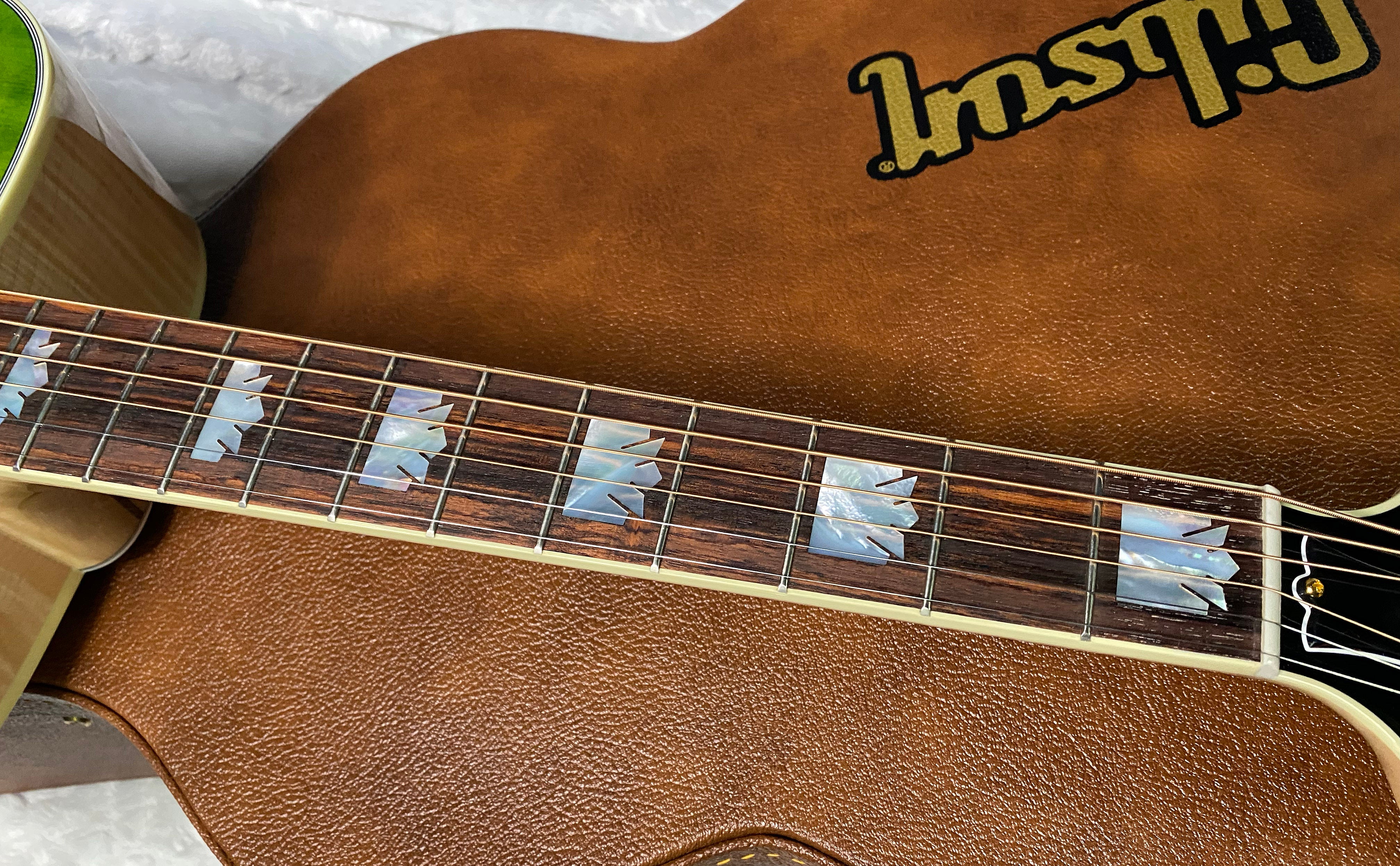 NEW ! Gibson SJ-200 Standard - Custom Shop - Dealer Select - Super RARE - Green Top - Authorized Dealer - AAAAA Flamed Natural Maple Back & Sides - G07203