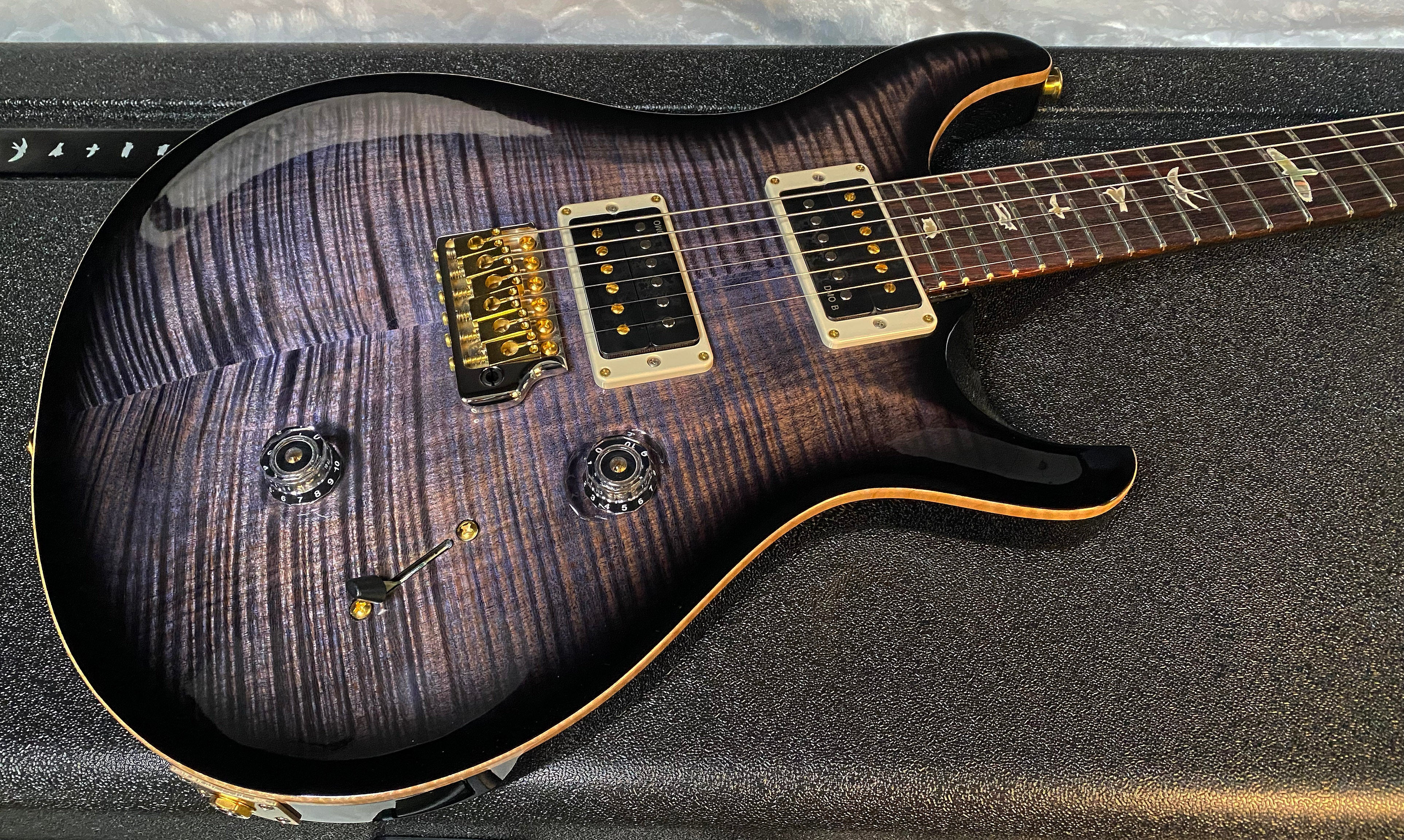 NEW! PRS Custom 24 - Paul Reed Smith - 10-Top ! Incredible Flame Top - Purple Iris Finish - Authorized Dealer - 7.4 lbs - G05093