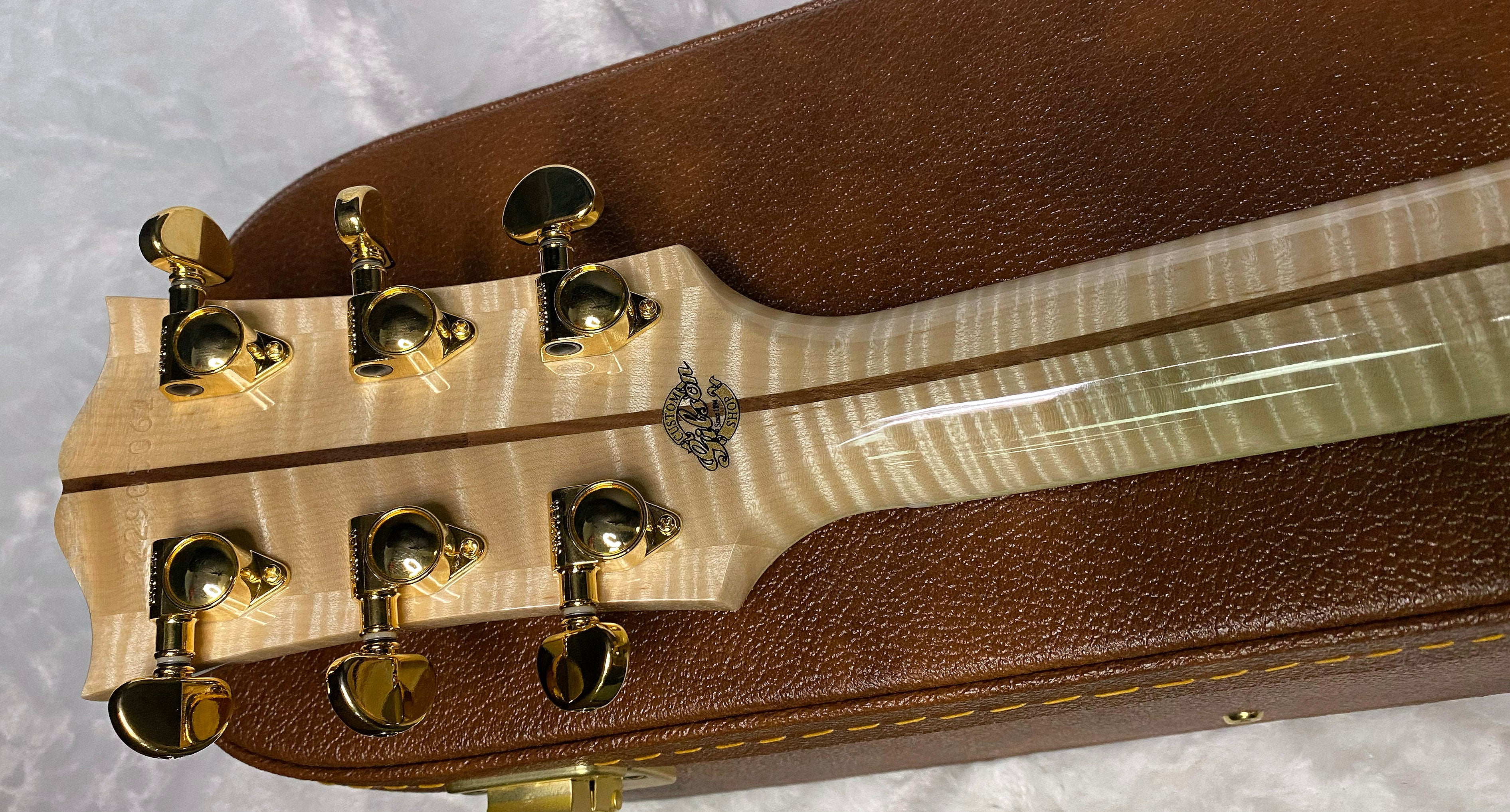 NEW ! Gibson SJ-200 Standard - Custom Shop - Dealer Select - Super RARE - Green Top - Authorized Dealer - AAAAA Flamed Natural Maple Back & Sides - G07203