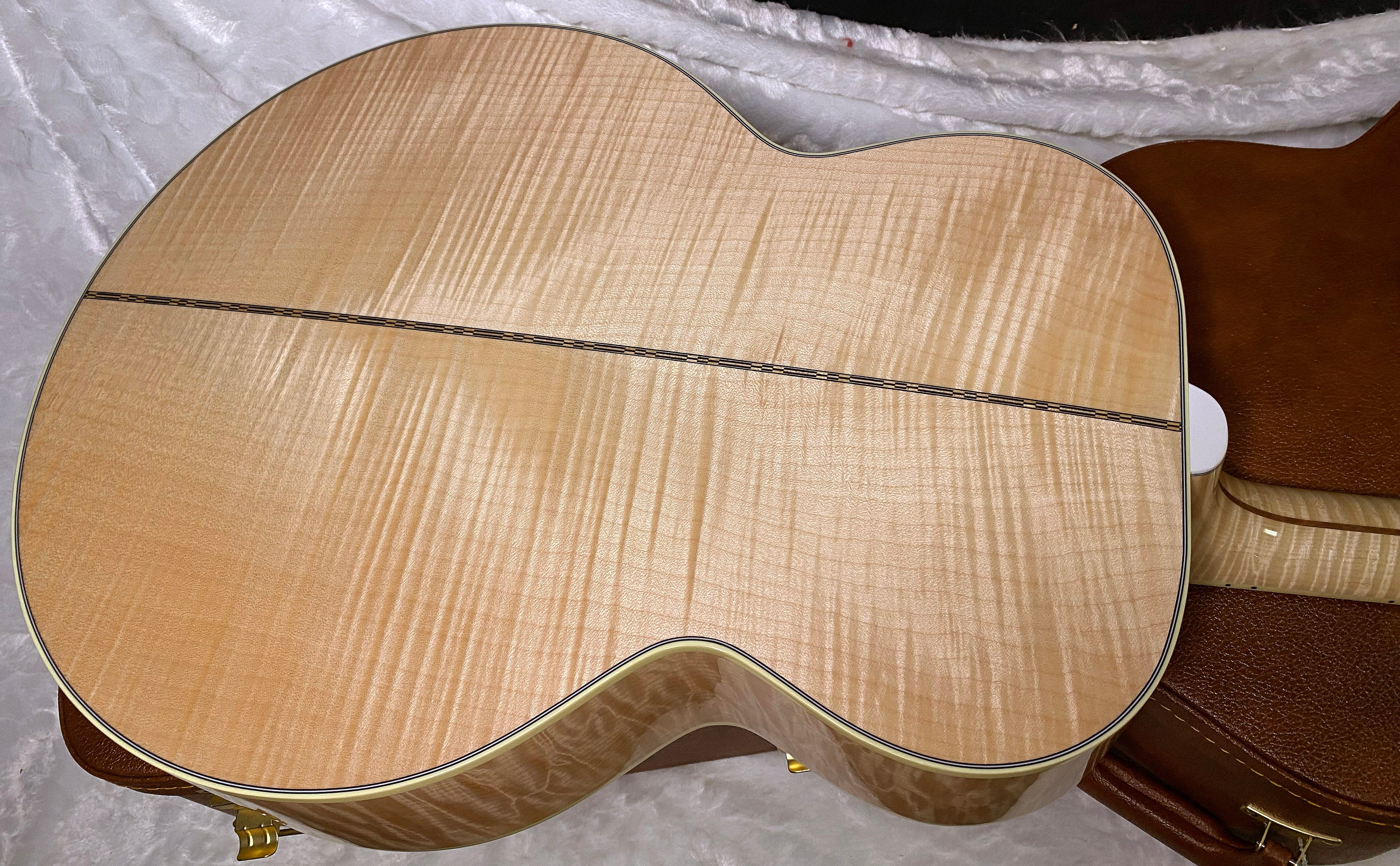 NEW ! Gibson SJ-200 Standard - Custom Shop - Dealer Select - Super RARE - Green Top - Authorized Dealer - AAAAA Flamed Natural Maple Back & Sides - G07203