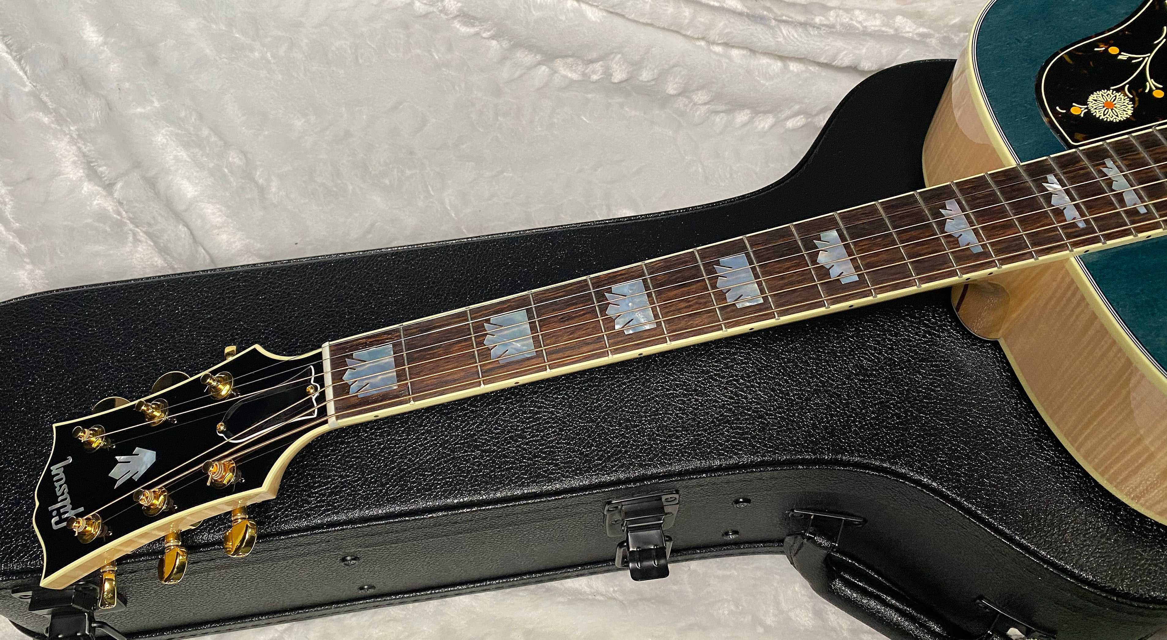 NEW ! Gibson SJ-200 Standard - Custom Shop - Dealer Select - Super RARE - Blue Top - Authorized Dealer - AAAAA Flamed Natural Maple Back & Sides - G07206