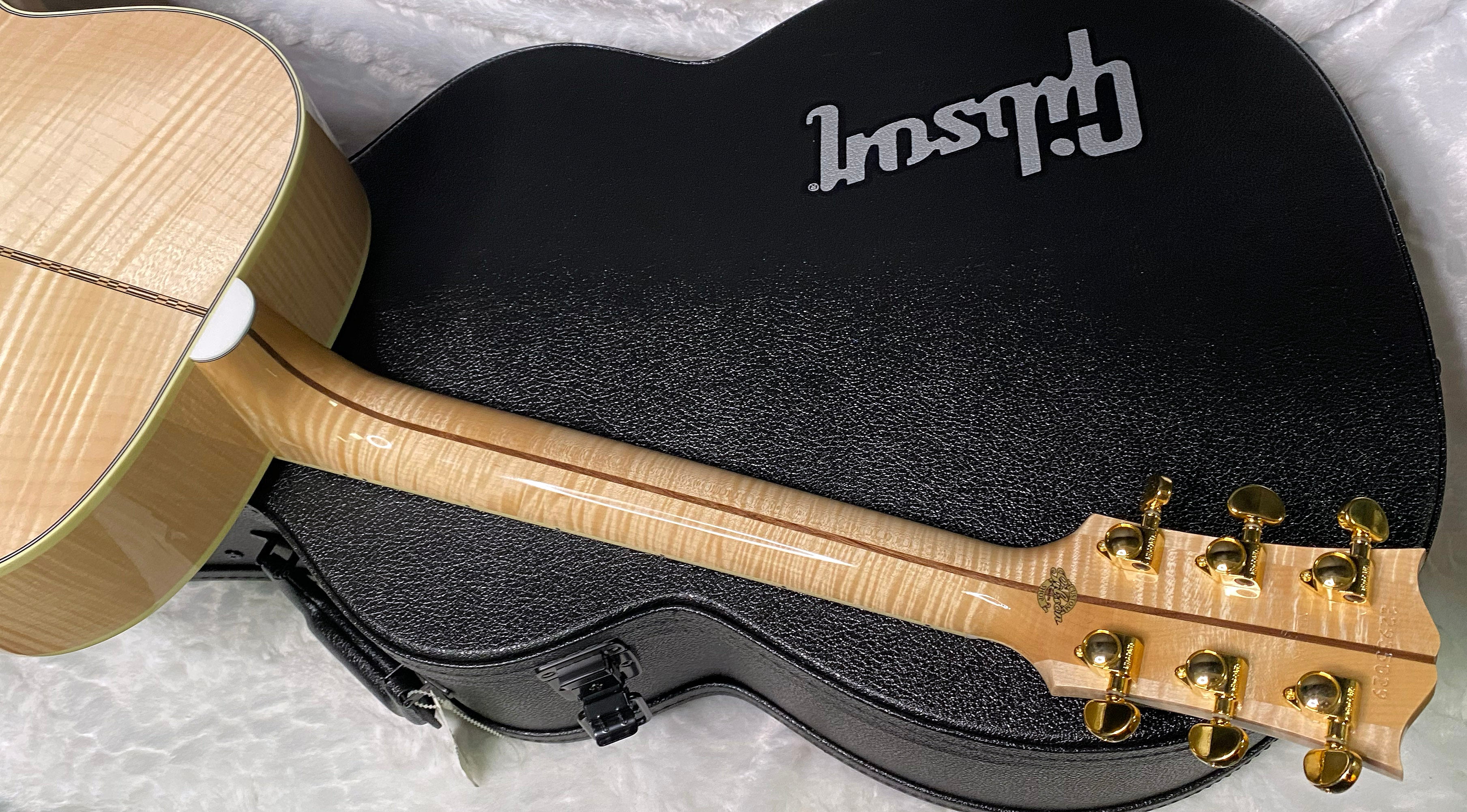 NEW ! Gibson SJ-200 Standard - Custom Shop - Dealer Select - Super RARE - Blue Top - Authorized Dealer - AAAAA Flamed Natural Maple Back & Sides - G07206