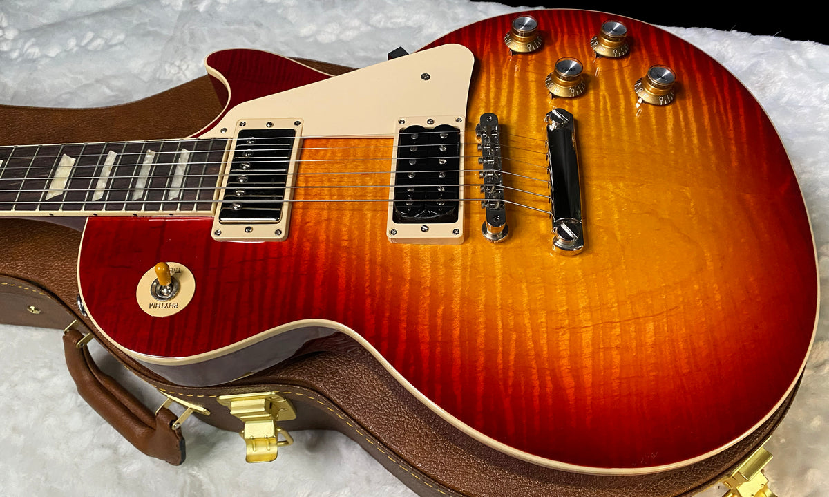 NEW ! Gibson Les Paul Standard '60s - KILLER AAA Flame - Factory Sunburst (custom shop finish) - Bizarre Guitar Limited Edition - .9.3lbs - Authorized Dealer - G07904