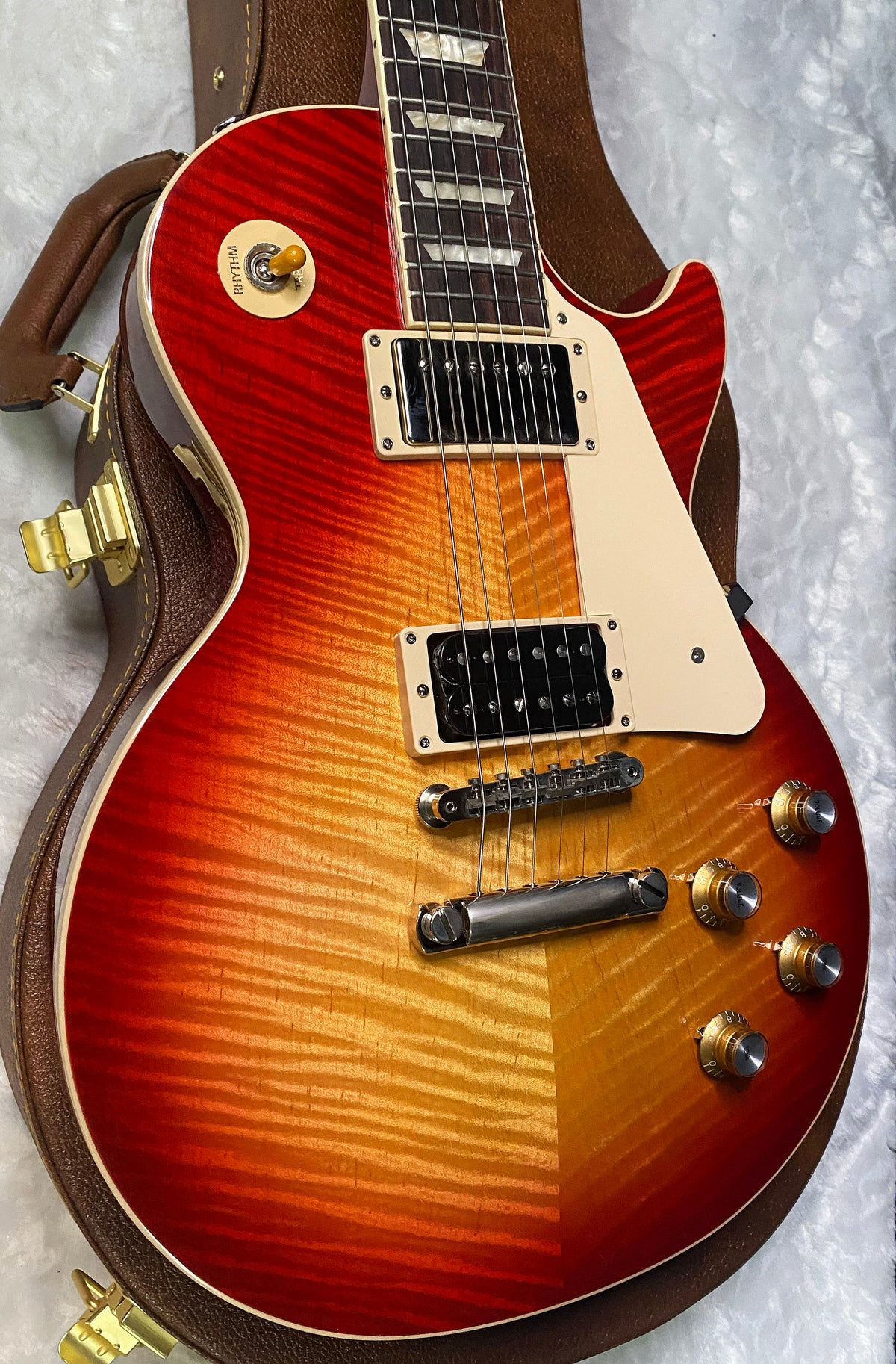 NEW ! Gibson Les Paul Standard '60s - KILLER AAA Flame - Factory Sunburst (custom shop finish) - Bizarre Guitar Limited Edition - .9.1lbs - Authorized Dealer - G07957