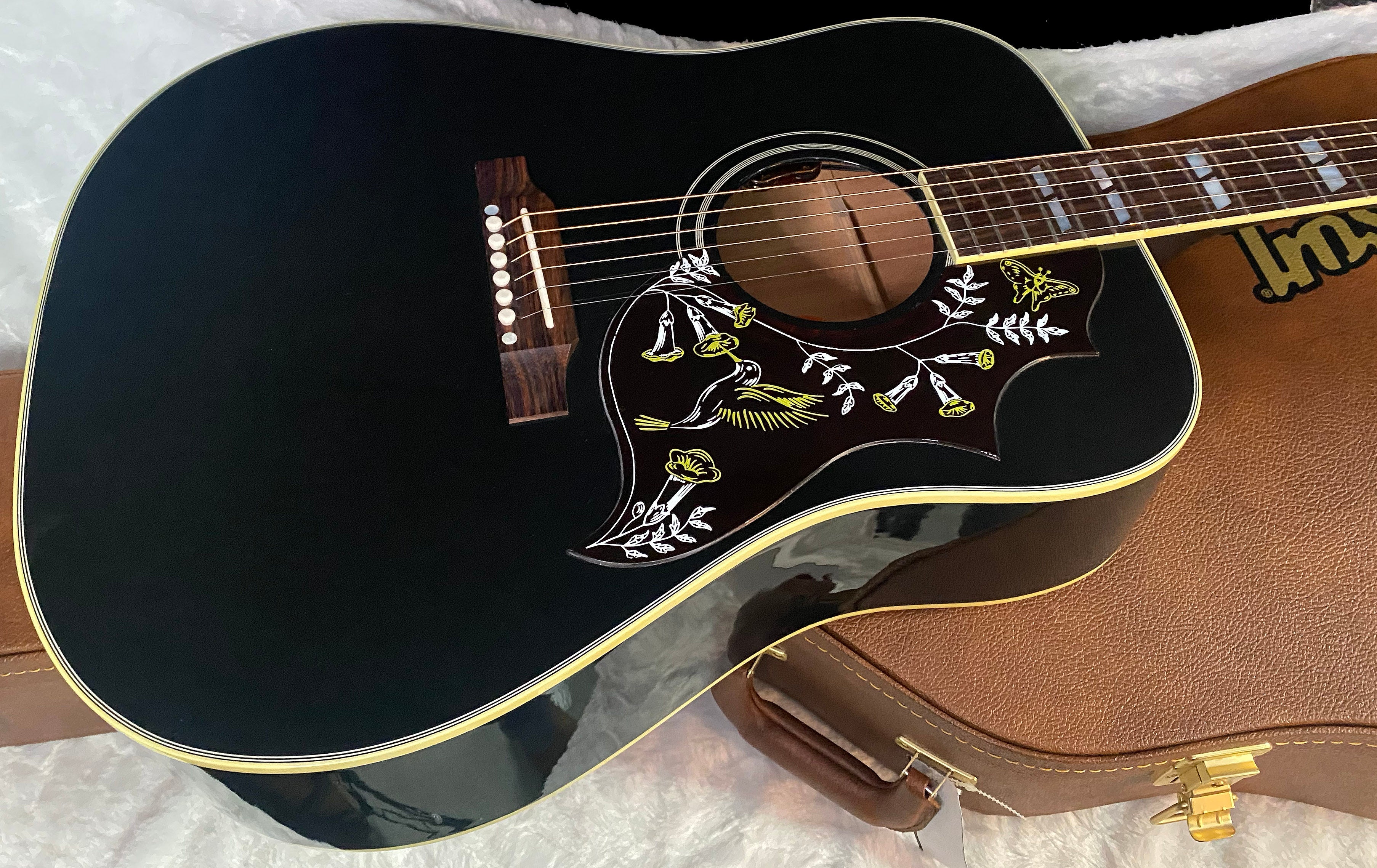 NEW! Gibson Acoustic Hummingbird Torch Acoustic-Electric Guitar - Ebony - 4.4 lbs - Authorized Dealer! G07196