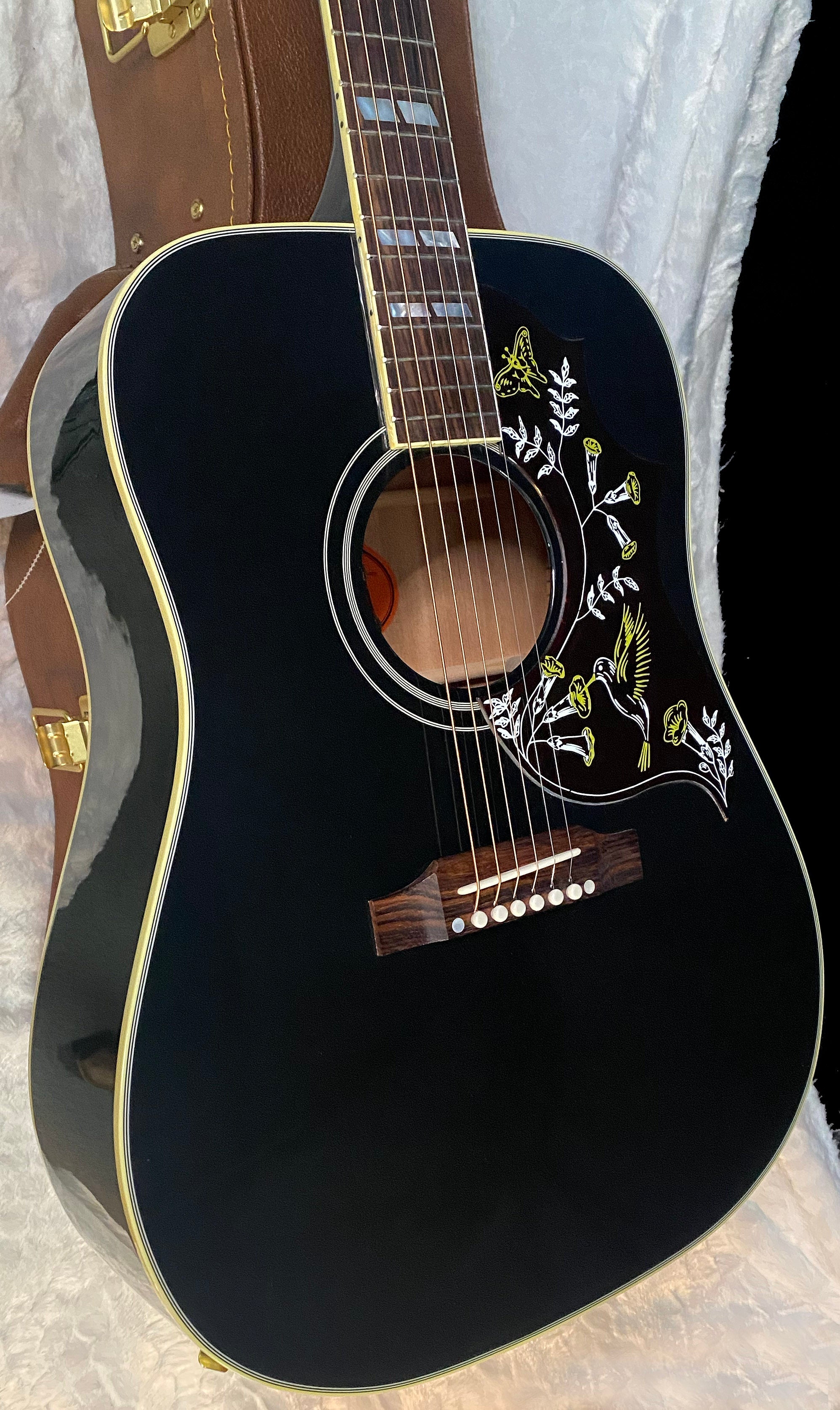 NEW! Gibson Acoustic Hummingbird Torch Acoustic-Electric Guitar - Ebony - 4.4 lbs - Authorized Dealer! G07196