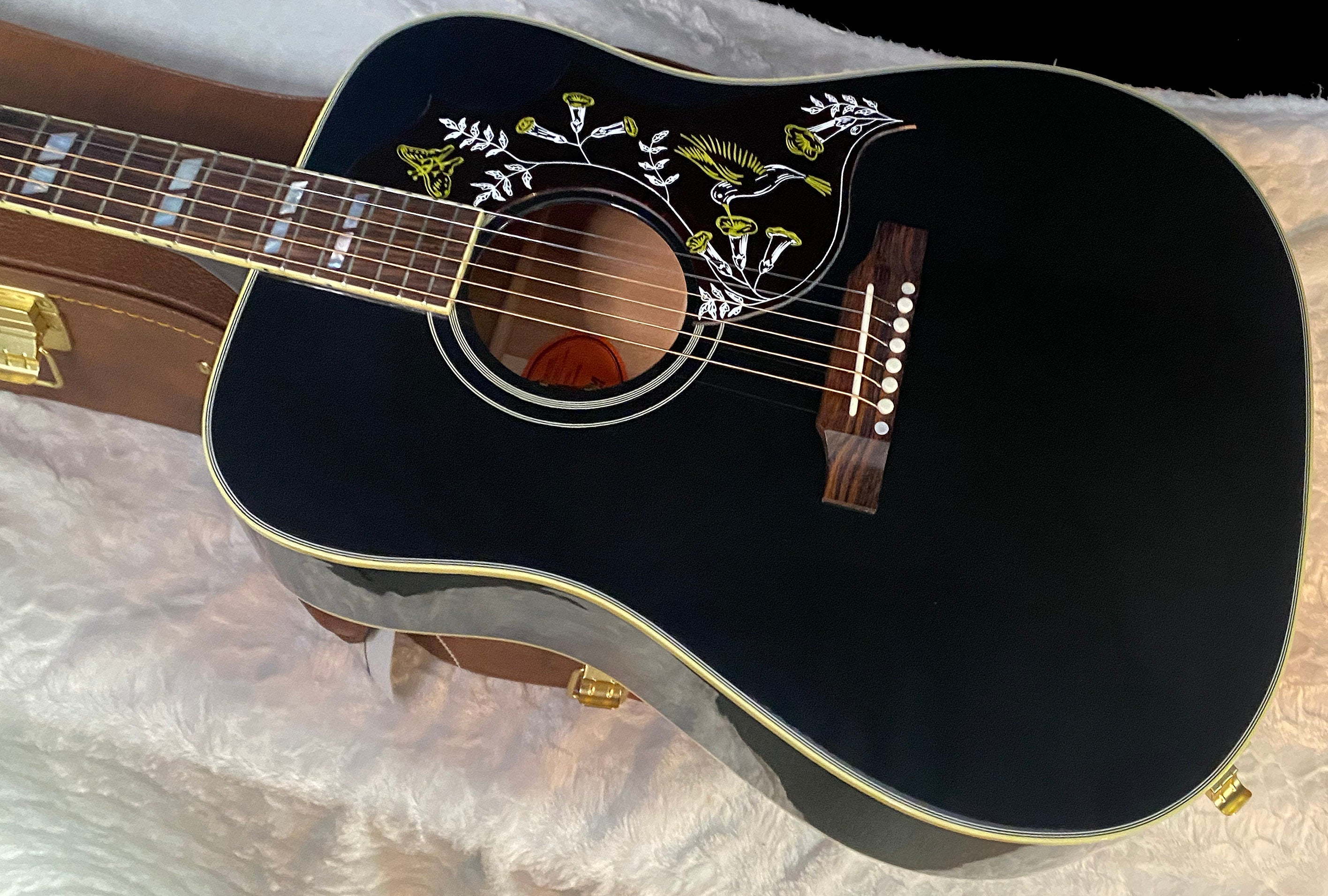 NEW! Gibson Acoustic Hummingbird Torch Acoustic-Electric Guitar - Ebony - 4.4 lbs - Authorized Dealer! G07196