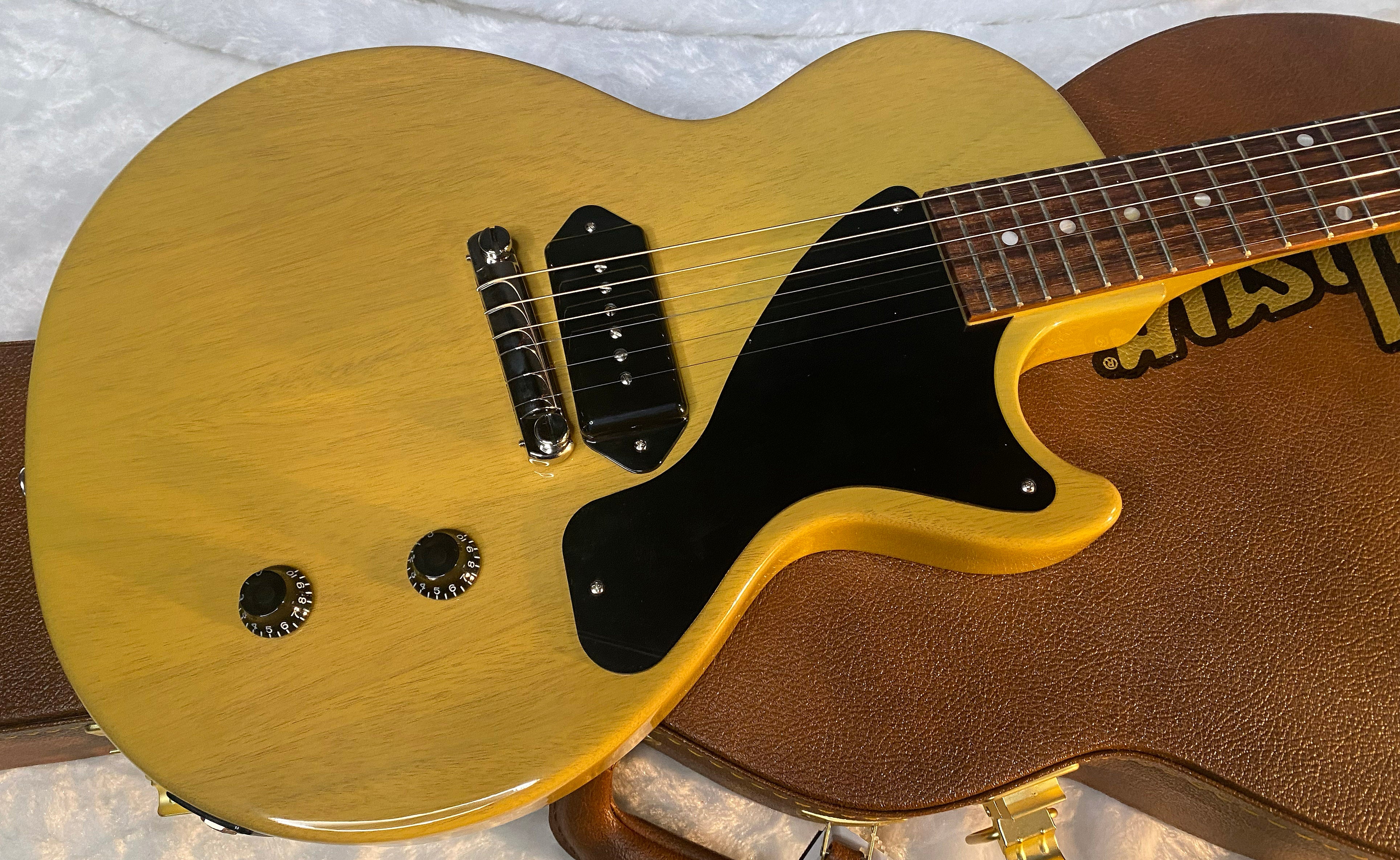 NEW! Gibson Les Paul Junior - TV Yellow - Hardshell Case - Authorized Dealer - 8.25 lbs - G06582