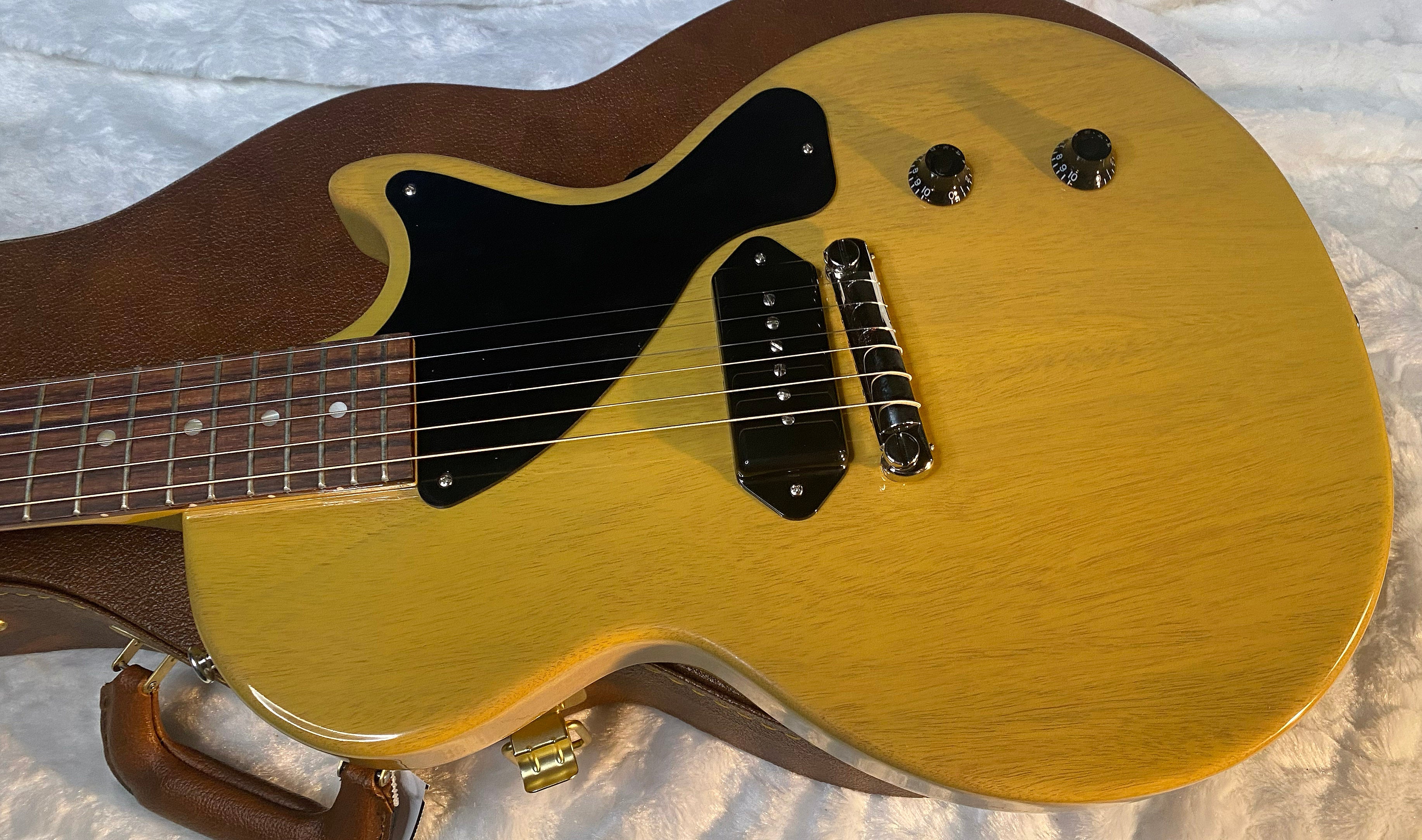 NEW! Gibson Les Paul Junior - TV Yellow - Hardshell Case - Authorized Dealer - 8.25 lbs - G06582