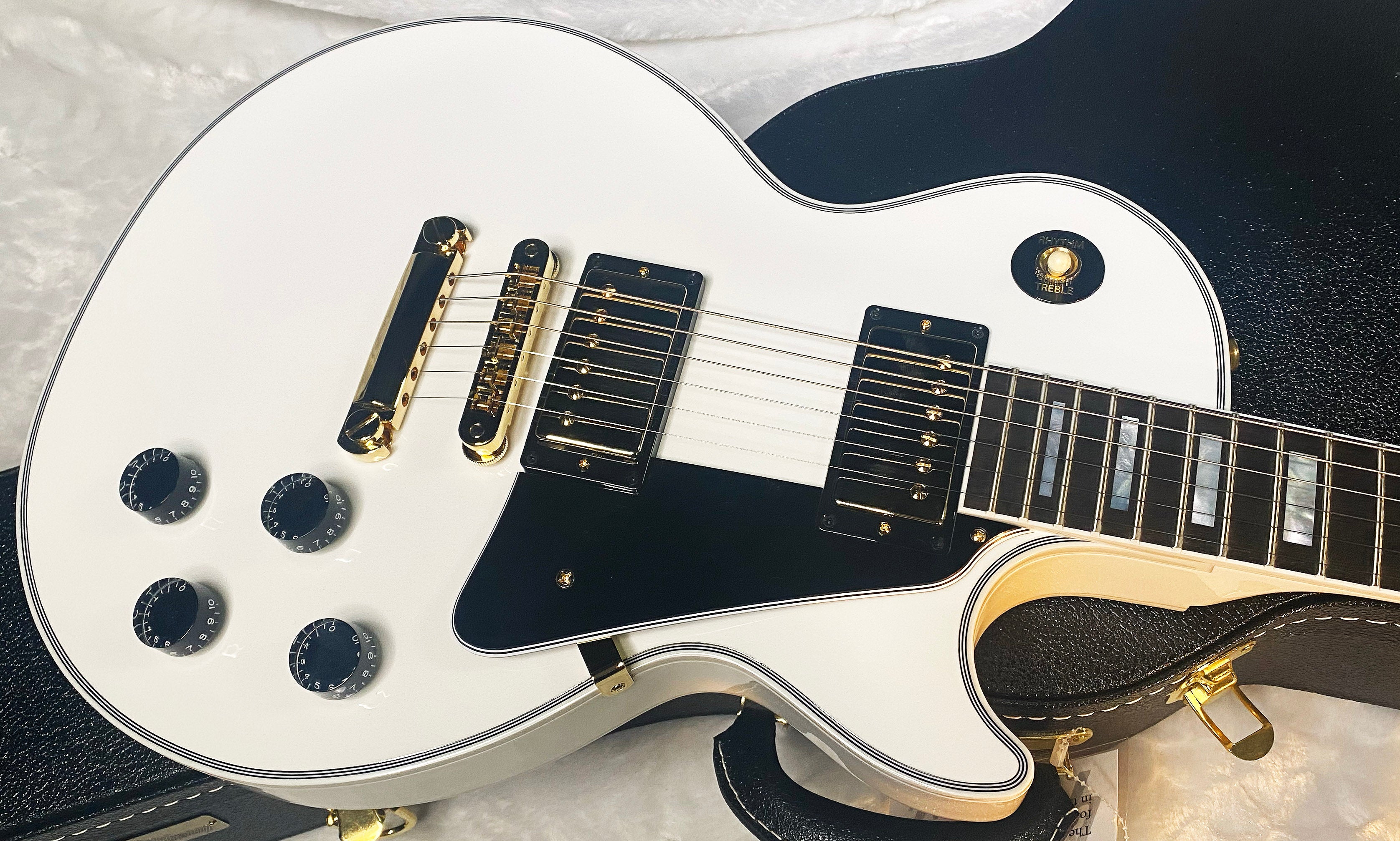 NEW! Gibson Les Paul Custom - Alpine White - Ebony Board - Authorized Dealer - In Stock! - 10.5 lbs!! - G06471