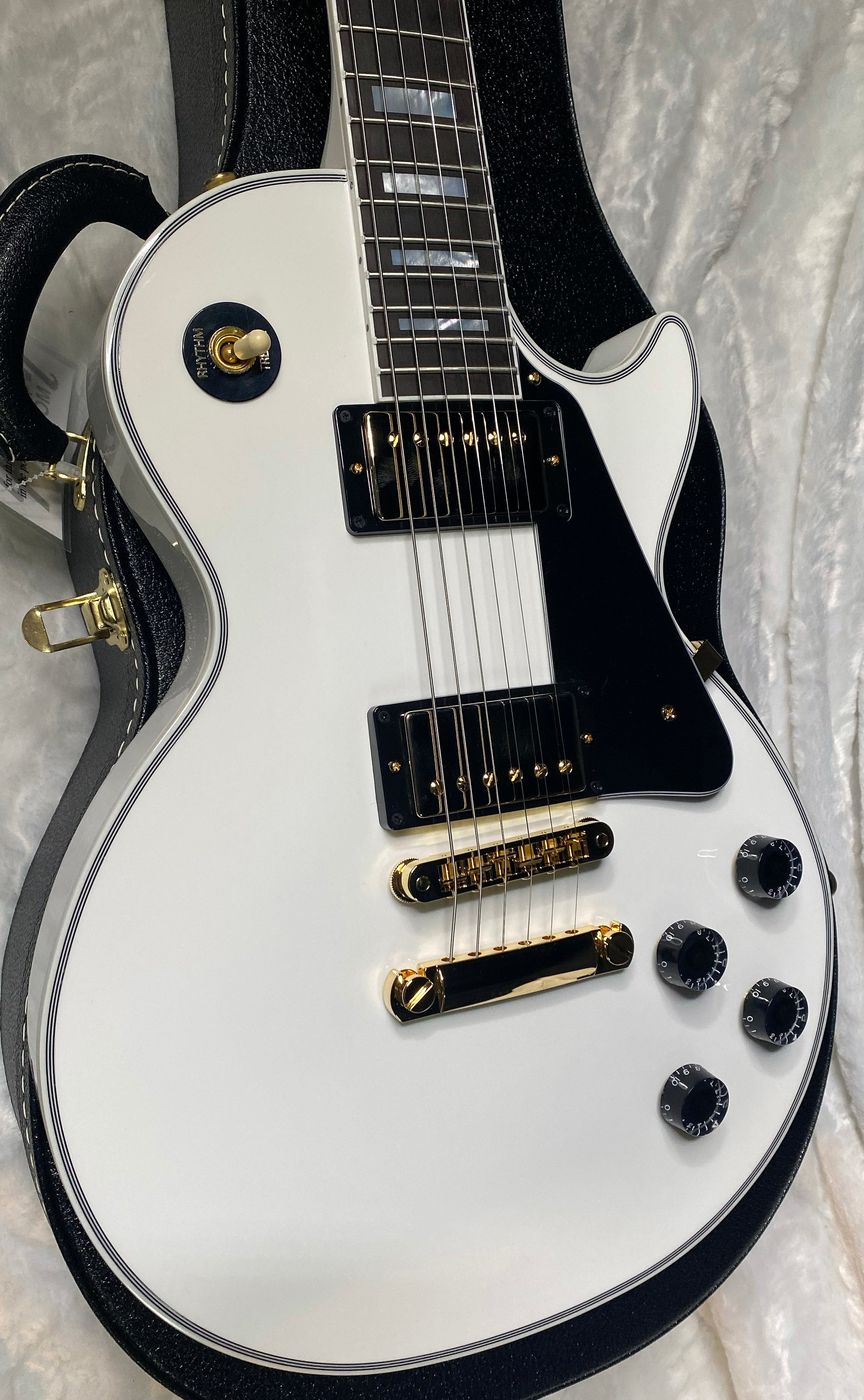 NEW! Gibson Les Paul Custom - Alpine White - Ebony Board - Authorized Dealer - In Stock! - 10.5 lbs!! - G06471